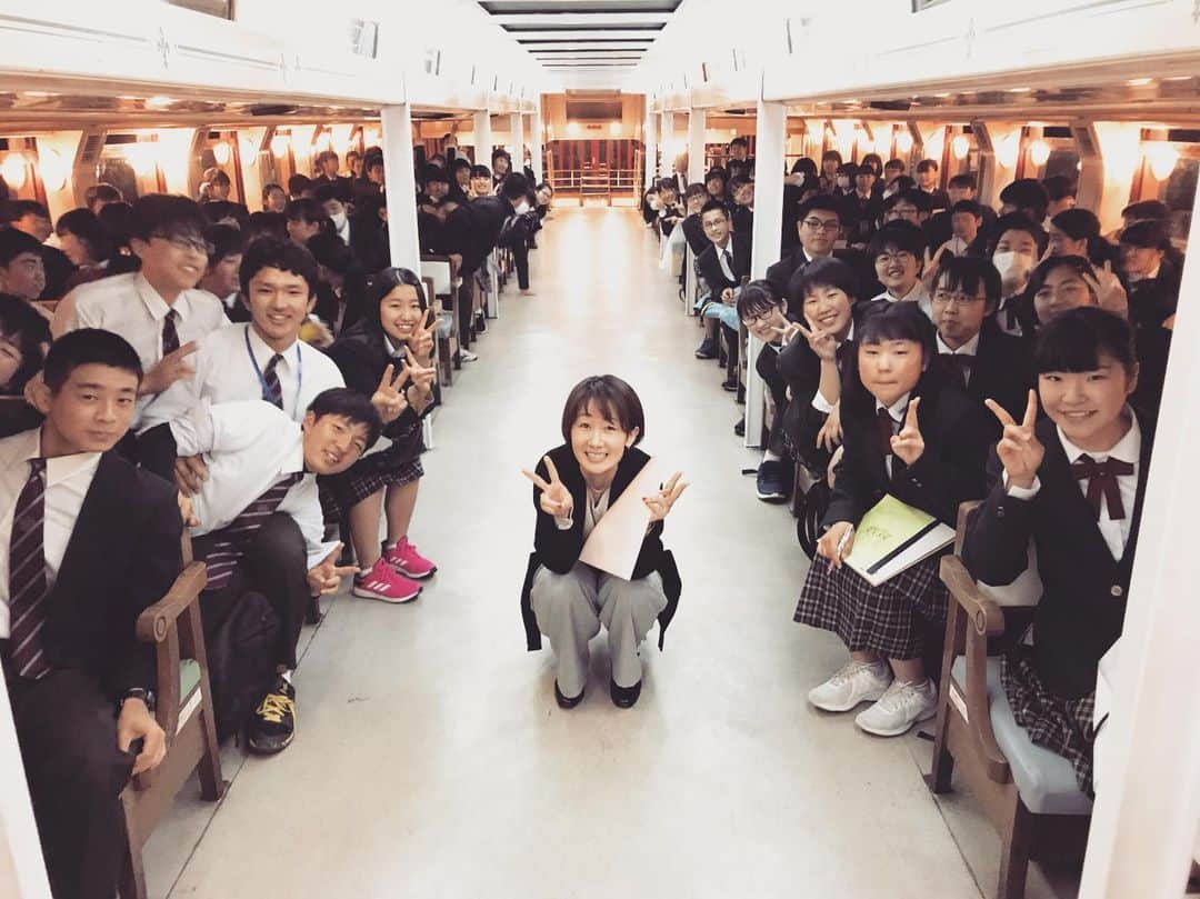 佐野優子さんのインスタグラム写真 - (佐野優子Instagram)「. 修学旅行プログラムで兵庫県松陽中学校と宮城県岩沼中学校の授業にお邪魔させて貰いました⛴ . とにかく元気良かった〜😂 若いっていいな👍🏻 . #修学旅行プログラム #船 #オリンピック #パラリンピック #松陽中学校  #岩沼中学校  #皆さんありがとうございました」5月9日 21時21分 - yuko12345