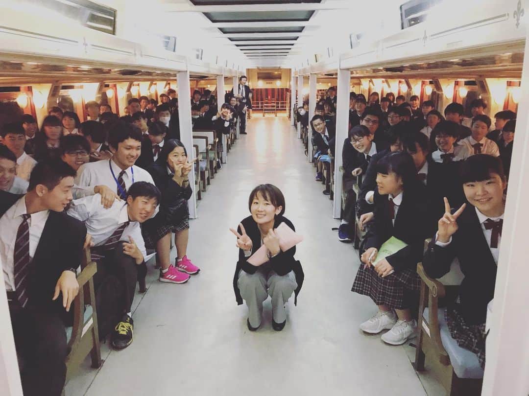 佐野優子のインスタグラム：「. 修学旅行プログラムで兵庫県松陽中学校と宮城県岩沼中学校の授業にお邪魔させて貰いました⛴ . とにかく元気良かった〜😂 若いっていいな👍🏻 . #修学旅行プログラム #船 #オリンピック #パラリンピック #松陽中学校  #岩沼中学校  #皆さんありがとうございました」