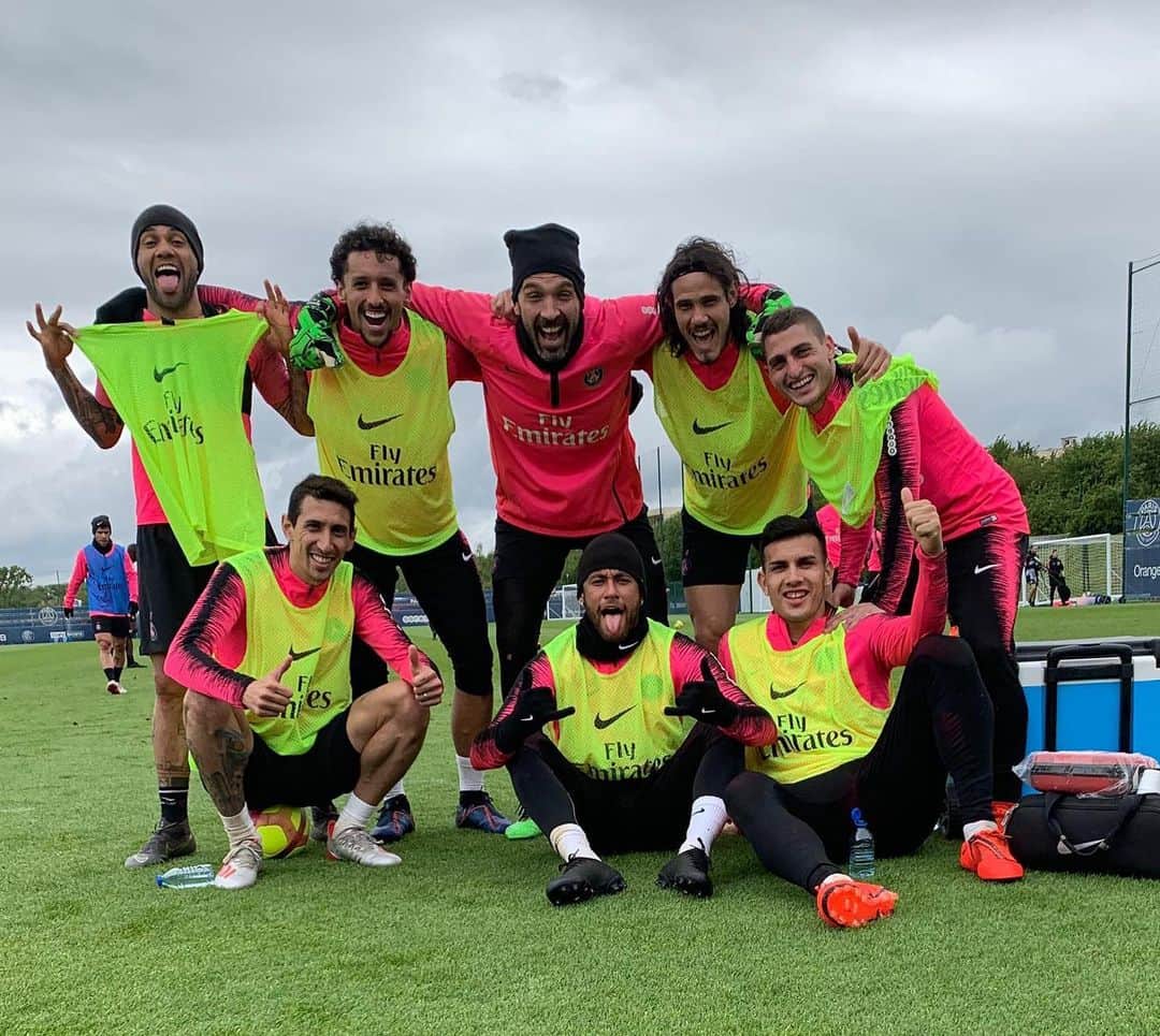 レアンドロ・ダニエル・パレデスのインスタグラム：「Equipo ganador 👏🏽💙⚽️」