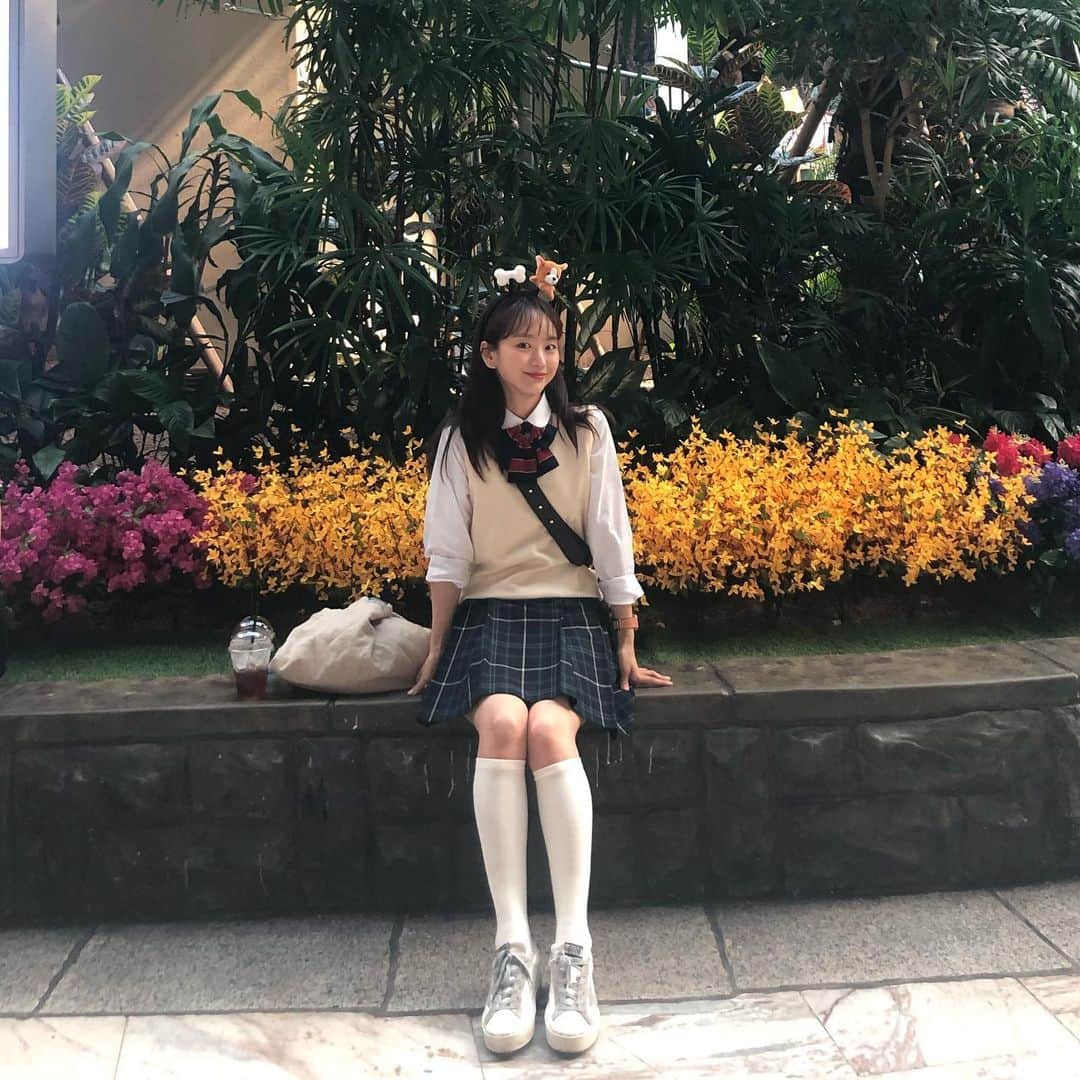 ウォン・ジナのインスタグラム：「요즘은 놀이동산가면 옷을 빌려준다아아」