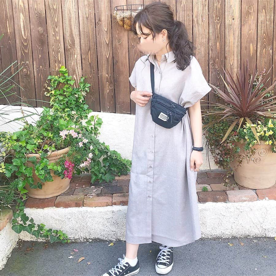 haruさんのインスタグラム写真 - (haruInstagram)「ㅤㅤㅤㅤㅤㅤㅤㅤㅤㅤㅤㅤㅤ ㅤㅤㅤㅤㅤㅤㅤㅤㅤㅤㅤㅤㅤ ㅤㅤㅤㅤㅤㅤㅤㅤㅤㅤㅤㅤㅤ #ootd ㅤㅤㅤㅤㅤㅤㅤㅤㅤㅤㅤㅤ だぼっと1枚できれるワンピースさがしてて @grl_official で ¥2099 でゲットしました🥺💕 ㅤㅤㅤㅤㅤㅤㅤㅤㅤㅤㅤㅤㅤ 生地がしっかりしてるから 透け感なくて 2wayだし ガウンとしてもきれるし 今回はひとつボタンあけたけど モデルさんは 全部しめてて それもめちゃくちゃかわいかった🥺❤️ ㅤㅤㅤㅤㅤㅤㅤㅤㅤㅤㅤㅤㅤ サコッシュでカジュアルさをプラス♪ 小さいショルダーバッグとかやとデートにもよさそう☺ ㅤㅤㅤㅤㅤㅤㅤㅤㅤㅤㅤㅤㅤ ❤︎ one-piece & ring : #grl ❤︎ bag : #fredrikpackers ❤︎ shoes : #converse ㅤㅤㅤㅤㅤㅤㅤㅤㅤㅤㅤㅤㅤ grlはしっかりしたやつと たまにぺらぺらなやつがありますが 安くて可愛いので個人的にはすきです💕 ㅤㅤㅤㅤㅤㅤㅤㅤㅤㅤㅤㅤㅤ #ワンピース#前後2wayワンピース#カジュアルコーデ#ポニーテール#サコッシュ#グレイル #harucd  ㅤㅤㅤㅤㅤㅤㅤㅤㅤㅤㅤㅤㅤ」5月9日 21時25分 - __haru3