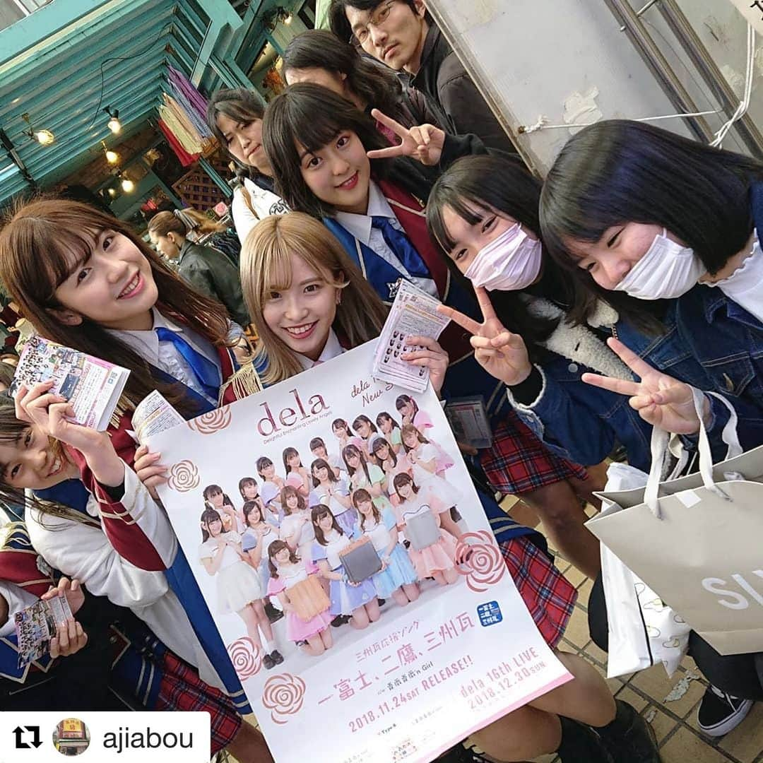 delaさんのインスタグラム写真 - (delaInstagram)「ありがとうございました😊 またお邪魔します！  #Repost @ajiabou with @get_repost ・・・ 先日アイドルdelaがサイン入りポスターもって来てくれたのアップ忘れてました～ごめんなさい❗亜細亜坊はデラを応援してますよ～🎵 #デラ #dela #亜細亜坊 #タピオカ #からあげ #大須 #アイドル」5月9日 21時28分 - dela_nbgf