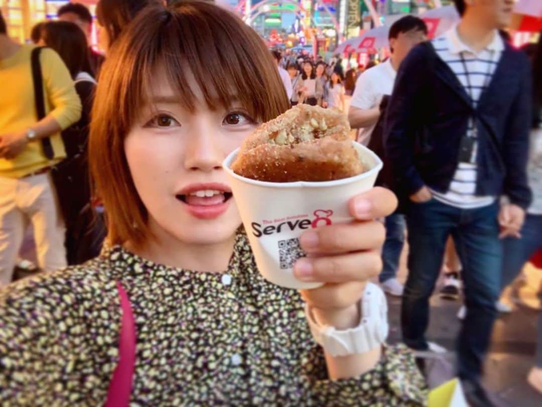 秋丸美帆さんのインスタグラム写真 - (秋丸美帆Instagram)「この旅でめちゃハマったホットク❤️もちもちサクフワの生地に、ヒマワリやかぼちゃの種などのナッツ類が沢山入っとって、甘い蜜が絡まって美味しいよ😆 . #korea #busan #GW #asia #travel #trip #hotteok #nampodong #釜山 #韓国 #旅行 #旅 #海外旅行 #海外 #ホットク #デザート #南浦洞 #屋台 #みっぴのもぐもぐシリーズ」5月9日 21時32分 - mippy34