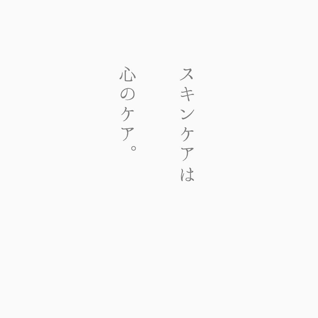 濱田マサルさんのインスタグラム写真 - (濱田マサルInstagram)「スキンケアは、肌を健康的 かつ美しく保つでけでは無く 心を穏やかにしたり 心を温めたり 心を和らげたり する。 そして 大切な自分を癒す時間でもある。 今日もお疲れ様だよ🕊🙏🏻」5月9日 21時41分 - hamadamasaru