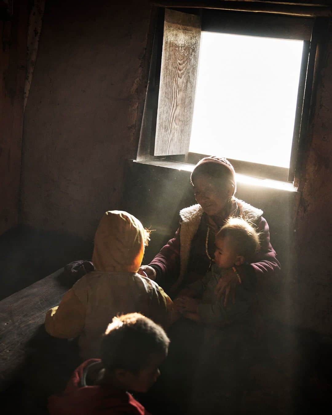 ナショナルジオグラフィックさんのインスタグラム写真 - (ナショナルジオグラフィックInstagram)「Photo by Adam Ferguson @adamfergusonstudio | In the Himalayan foothills, a grandmother sits with her grandchildren in the Sherpa Village of Bohane, in Rakha Bangdel, Nepal. Bohane and the local school were damaged by an aftershock of the April 25, 2015, earthquake, which killed nearly 9,000 people and injured nearly 22,000. Four years later families continue to rebuild their lives. Follow me at @adamfergusonstudio to see more stories about critical social issues. #adamferguson #natgeo #environment #nepal」5月9日 21時34分 - natgeo