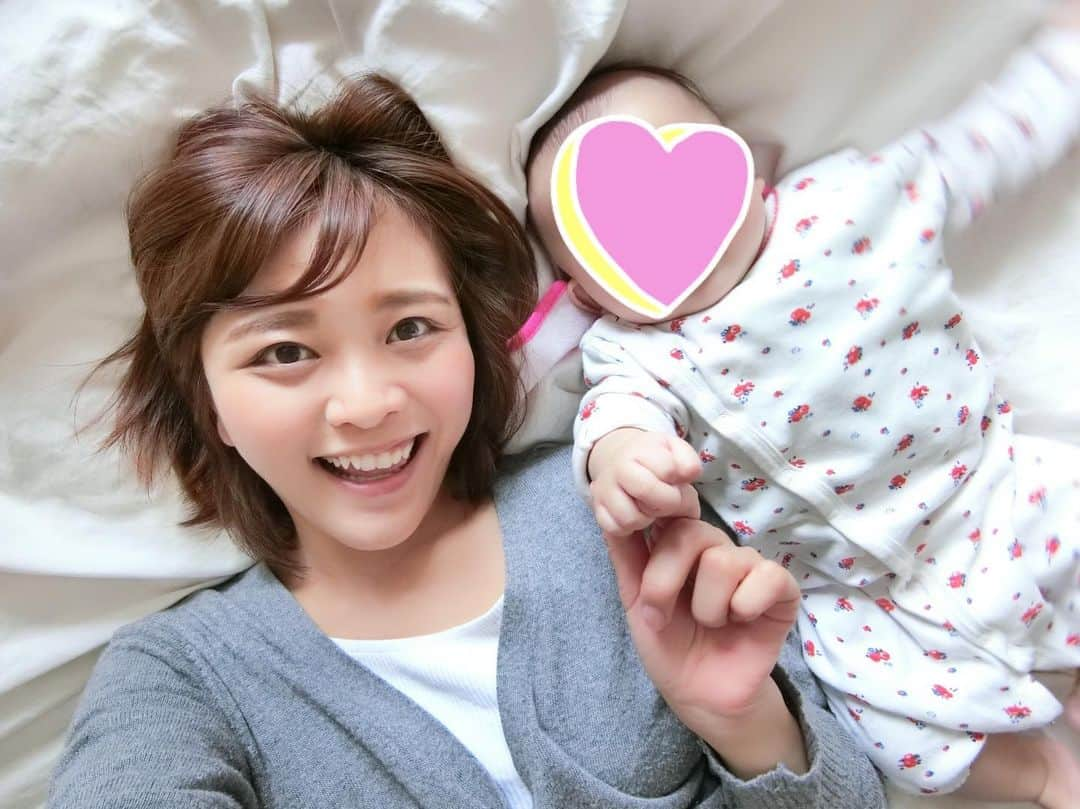 東紗友美さんのインスタグラム写真 - (東紗友美Instagram)「毎晩21時になると娘が眠りにつくので、そこからが私のお仕事タイム🕑💪 この時間を有効に使うべく、前日に書いた🗒今日やることのtodoリスト🗒を上から順にひとつひとつこなしてます。（インスタによく映画レビューであげてる書いても消せるキングジムのブギーボードを使ってます。） お昼間は娘と遊んでるので、限られたこの夜の時間、どう有効に使えるかが勝負💪 だから、毎日書くtodoリストが面倒くさいようで実はとっても役立つのだ！ でも、ポイントがあって終わらないtodoリストを作るとストレスで泣きそうになっちゃうから、優先順位を徹底して、考えてから書き出してます。 そして、なるべく具体的に。 原稿とかも、600字までは書く！とか。 できなかったーーと思うと凹むので、やれることをちゃんと書いておくのがモチベーション維持に大事✨笑 そうすると、大したことじゃなくてもこなせた自分に陶酔できます！笑 今月は、ゴールデンウィークもあったので主人の協力のもと、原稿4本も納品できた‼️ 昔は週に1本もかけなかったのに！笑 頑張り屋の自分は、いつもよりもちょっと好きになれます😊✨ よし、今晩も頑張るぞー！！ #女の子ママ #顔うっすいな」5月9日 21時35分 - higashisayumi