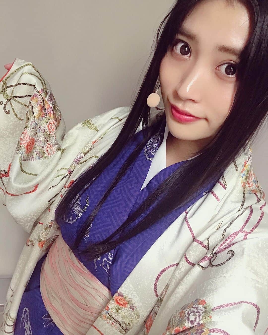 根岸愛のインスタグラム：「本日衣装付き通しでした。 デコ出しの季節🌝 #舞台信長の野望 #お船 #上杉家 #おでこ」