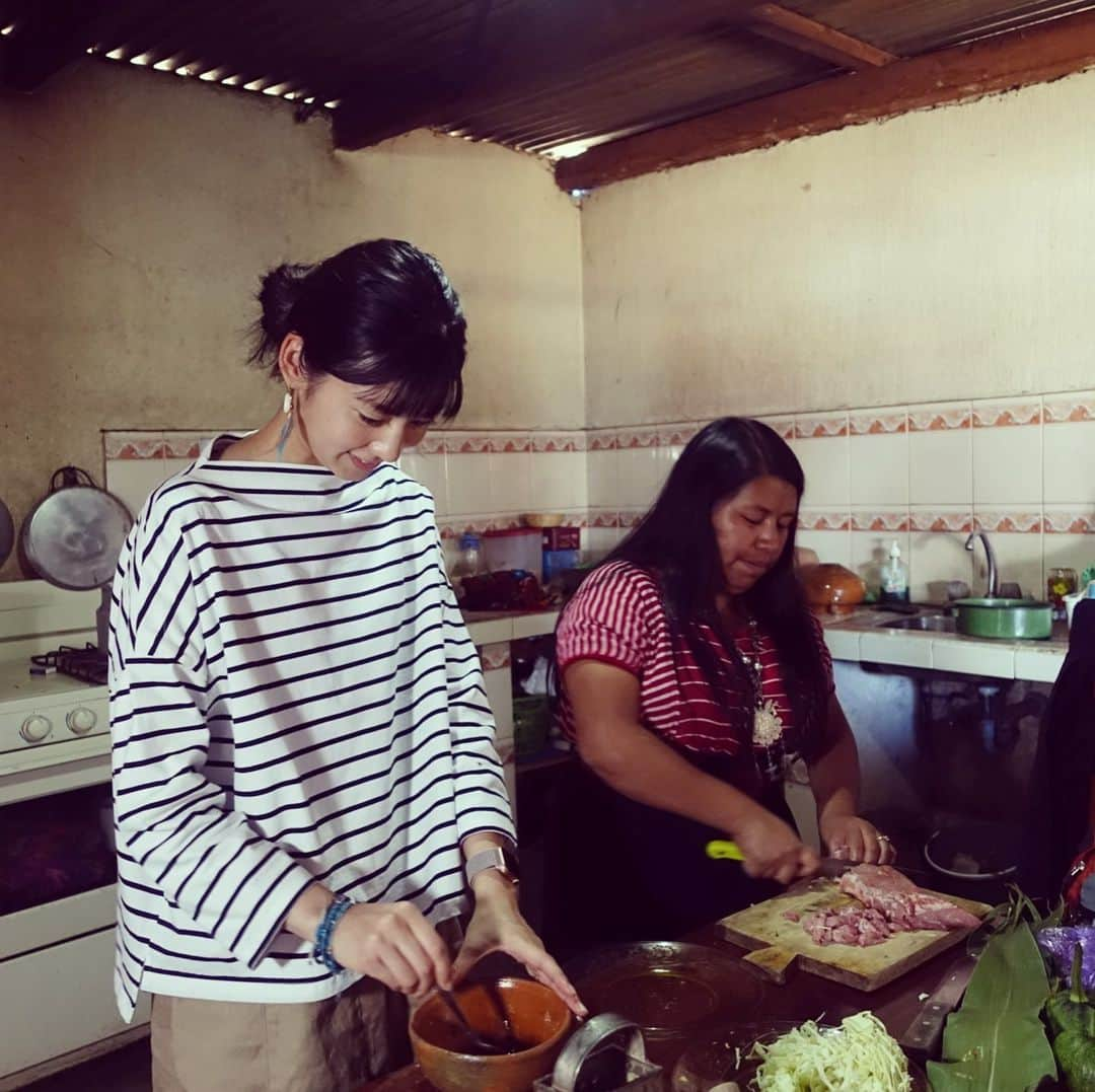 渡辺早織さんのインスタグラム写真 - (渡辺早織Instagram)「明日5/10 (金) 19:00〜19:55 BS11「世界の国境を歩いてみたら・・・」 いよいよ放送です🌎 メキシコとグアテマラを旅しました🇲🇽🇬🇹 たくさん笑って踊って、涙が我慢できないときもあった。 現地の方と一緒に料理をしたり、幻の鳥を探しに行ったりととにかく盛りだくさんです。  私もオンエアが楽しみ！  ぜひみなさんもチェックしてください😊 よければ感想もお聞かせください🍀  #BS11 #世界の国境を歩いてみたら・・・ #メキシコグアテマラ」5月9日 21時37分 - _watanabesaori_