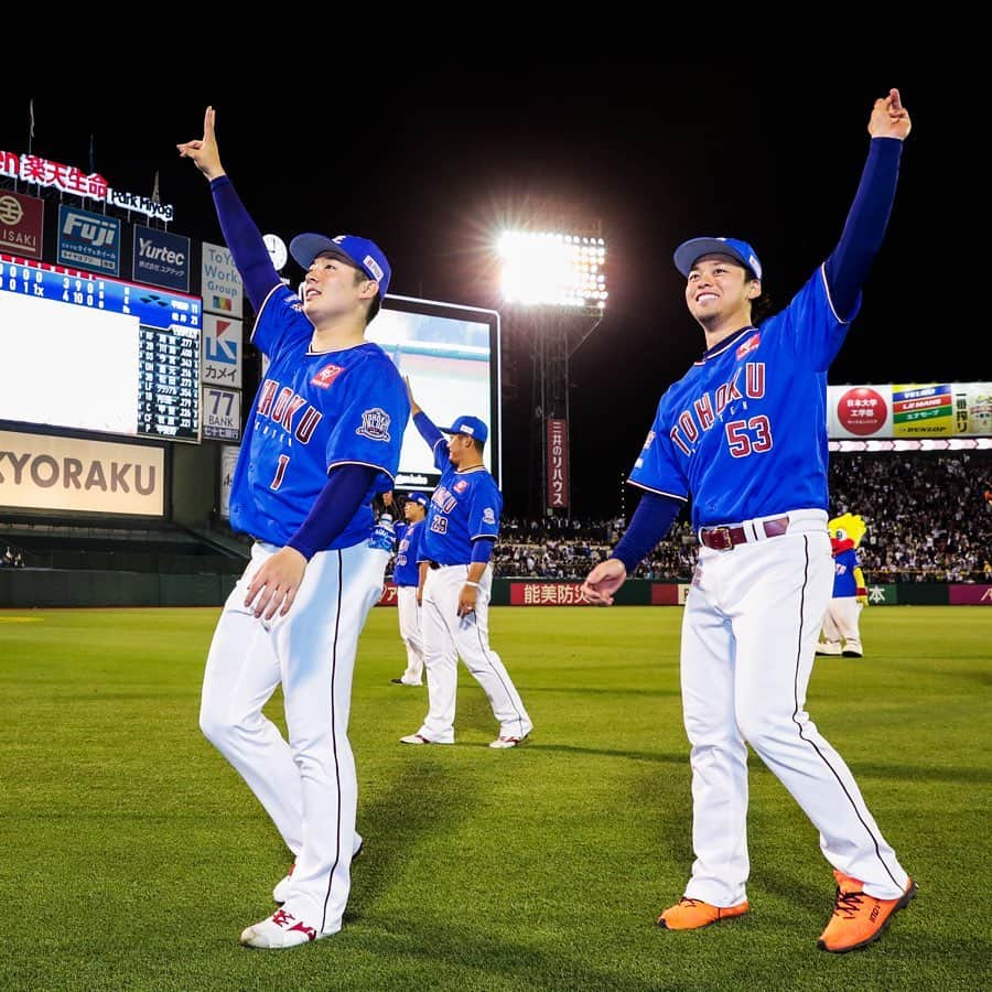 東北楽天ゴールデンイーグルスさんのインスタグラム写真 - (東北楽天ゴールデンイーグルスInstagram)「⚾️ ⚾️E 4x-3 H⚾️ 2日連続の劇的サヨナラ勝利✨✨✨✨✨ 8回に代打の渡辺直人選手が1号ソロを放ち同点に👏🏼 最後は9回に銀次選手がバスターで決めた‼️‼️ 投げては先発の古川選手が6回3失点⚾️ 森原選手、高梨選手、松井選手が好リリーフ👍🏼 そしてブラッシュ選手は9号2ランでここ3戦で4発👑 #rakuteneagles #RESTART #日本一の東北へ #TOHOKUBLUE #銀次 #渡辺直人 #高梨雄平 #松井裕樹」5月9日 21時59分 - rakuten_eagles