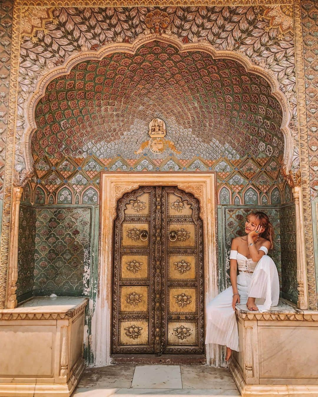 RUI ONUMAさんのインスタグラム写真 - (RUI ONUMAInstagram)「ㅤㅤㅤㅤㅤㅤㅤㅤㅤㅤㅤㅤㅤ City Palace Jaipur🦚 ㅤㅤㅤㅤㅤㅤㅤㅤㅤㅤㅤㅤㅤ ここに来たらジャスミンに なりたくなった🔮 インドの彫刻とか模様って ほんと気持ち良いほどシンメトリー。 左右対称すき！(笑) 美しい〜♡ㅤㅤㅤㅤㅤㅤㅤㅤㅤㅤㅤㅤㅤ ㅤㅤㅤㅤㅤㅤㅤㅤㅤㅤㅤㅤㅤ ㅤㅤㅤㅤㅤㅤㅤㅤㅤㅤㅤㅤㅤ ――――――――――――― ㅤㅤㅤㅤㅤㅤㅤㅤㅤㅤㅤㅤㅤ 🗺  #インド #india  #ジャイプール #jaipur  ㅤㅤㅤㅤㅤㅤㅤㅤㅤㅤㅤㅤㅤ 📍 #シティパレス #citypalace #citypalaceudaipur  ㅤㅤㅤㅤㅤㅤㅤㅤㅤㅤㅤㅤㅤ ――――――――――――― ㅤㅤㅤㅤㅤㅤㅤㅤㅤㅤㅤㅤㅤ #おーぬまんindia旅」5月9日 21時52分 - onumaaan