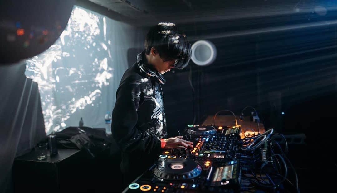 のインスタグラム：「👥🎊👥﻿﻿﻿﻿﻿﻿﻿﻿﻿ ﻿﻿﻿﻿﻿﻿﻿﻿﻿ - ROOM 4TH ANNIVERSARY -﻿﻿﻿﻿﻿﻿﻿﻿﻿ ﻿﻿﻿﻿﻿﻿﻿﻿﻿﻿ ■仝(tong) at CIRCUS OSAKA﻿﻿﻿﻿﻿ ﻿﻿﻿﻿﻿ 仝 それは記号の一種であり、それ自体に意味を持たない。 このイベントにコンセプトやテーマは存在しない。 否、存在しないという状態が存在する。 音の極地をさまよい歩く貴方の通過点であり終着点。﻿﻿﻿﻿﻿ ﻿﻿﻿﻿﻿﻿ -------------------------------------﻿-------﻿﻿﻿﻿ SEKITOVA @sekitova﻿ ﻿-------------------------------------﻿-------﻿﻿﻿﻿﻿﻿﻿﻿﻿﻿﻿﻿﻿﻿ #room_jp」