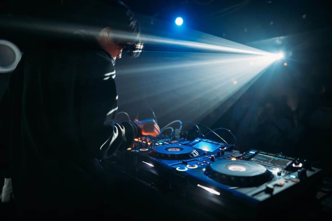 のインスタグラム：「👥🎊👥﻿﻿﻿﻿﻿﻿﻿﻿﻿ ﻿﻿﻿﻿﻿﻿﻿﻿﻿ - ROOM 4TH ANNIVERSARY -﻿﻿﻿﻿﻿﻿﻿﻿﻿ ﻿﻿﻿﻿﻿﻿﻿﻿﻿﻿ ■仝(tong) at CIRCUS OSAKA﻿﻿﻿﻿﻿ ﻿﻿﻿﻿﻿ 仝 それは記号の一種であり、それ自体に意味を持たない。 このイベントにコンセプトやテーマは存在しない。 否、存在しないという状態が存在する。 音の極地をさまよい歩く貴方の通過点であり終着点。﻿﻿﻿﻿﻿ ﻿﻿﻿﻿﻿﻿ -------------------------------------﻿-------﻿﻿﻿﻿ SEKITOVA @sekitova﻿ ﻿-------------------------------------﻿-------﻿﻿﻿﻿﻿﻿﻿﻿﻿﻿﻿﻿﻿﻿ #room_jp」
