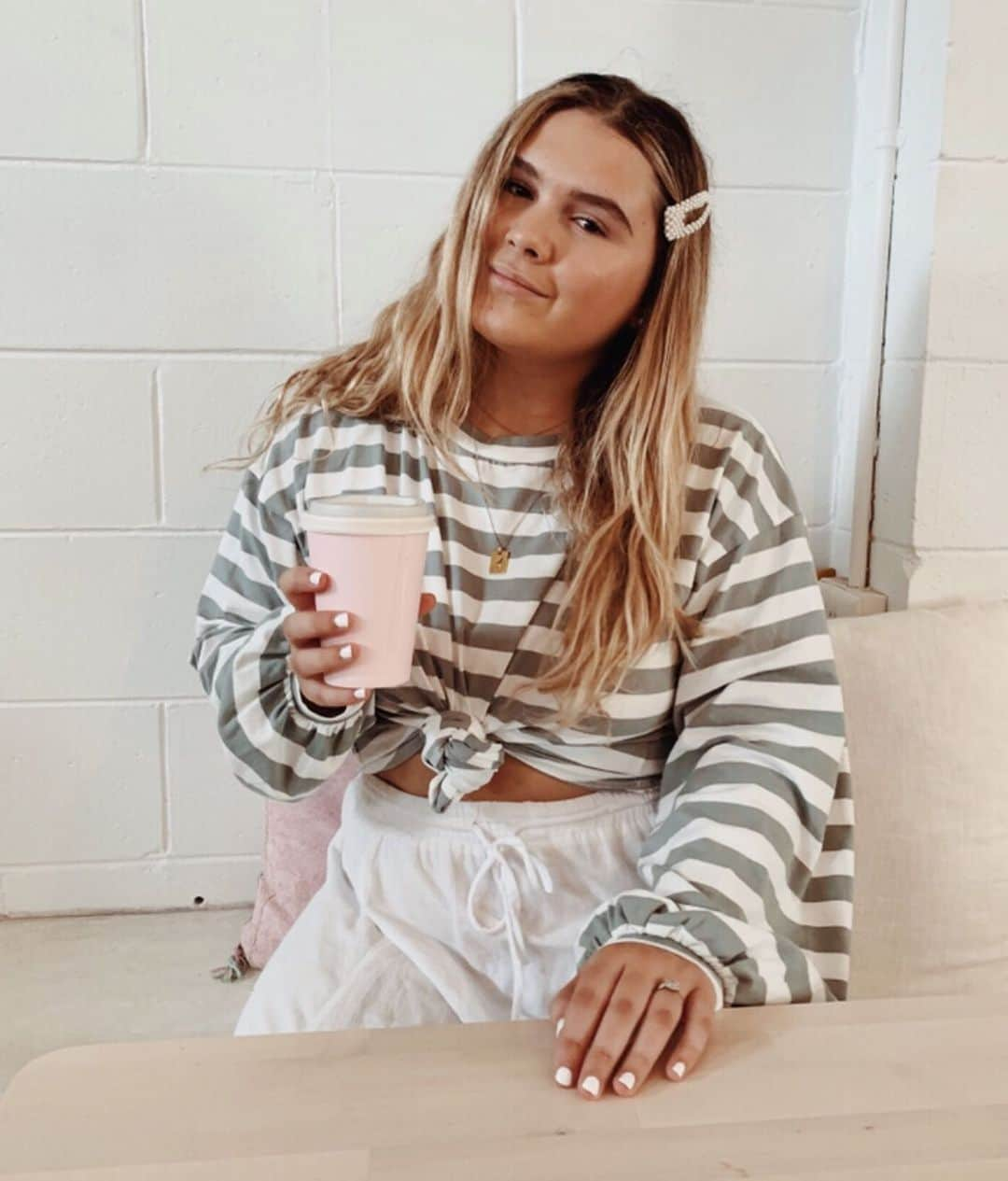 SABO SKIRTさんのインスタグラム写真 - (SABO SKIRTInstagram)「Coffee & cute tops 👌🏽 #riostripetop on angel @kaylaaaelliee #saboskirt」5月9日 22時08分 - saboskirt