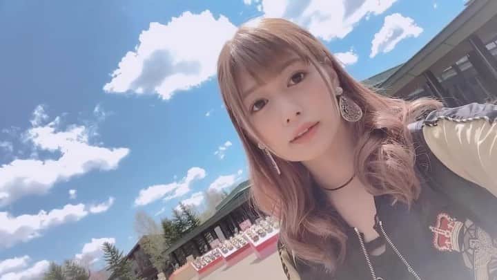 紺野ひかるのインスタグラム：「. 太陽みるとくしゃみでちゃう系女子 . . #くしゃみはいつも全力 #いつもお母さんに怒られる #載せる画像なかったの #察して #空が広いね」