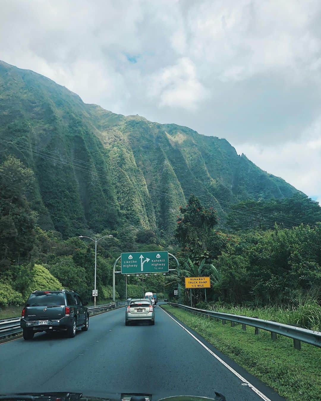 Cody Higaさんのインスタグラム写真 - (Cody HigaInstagram)「ハワイの最高な景色たち🌊🌴🌺 ちなみに全部iPhoneX撮影です！凄すぎない？ . #0509」5月9日 22時02分 - cody.1222