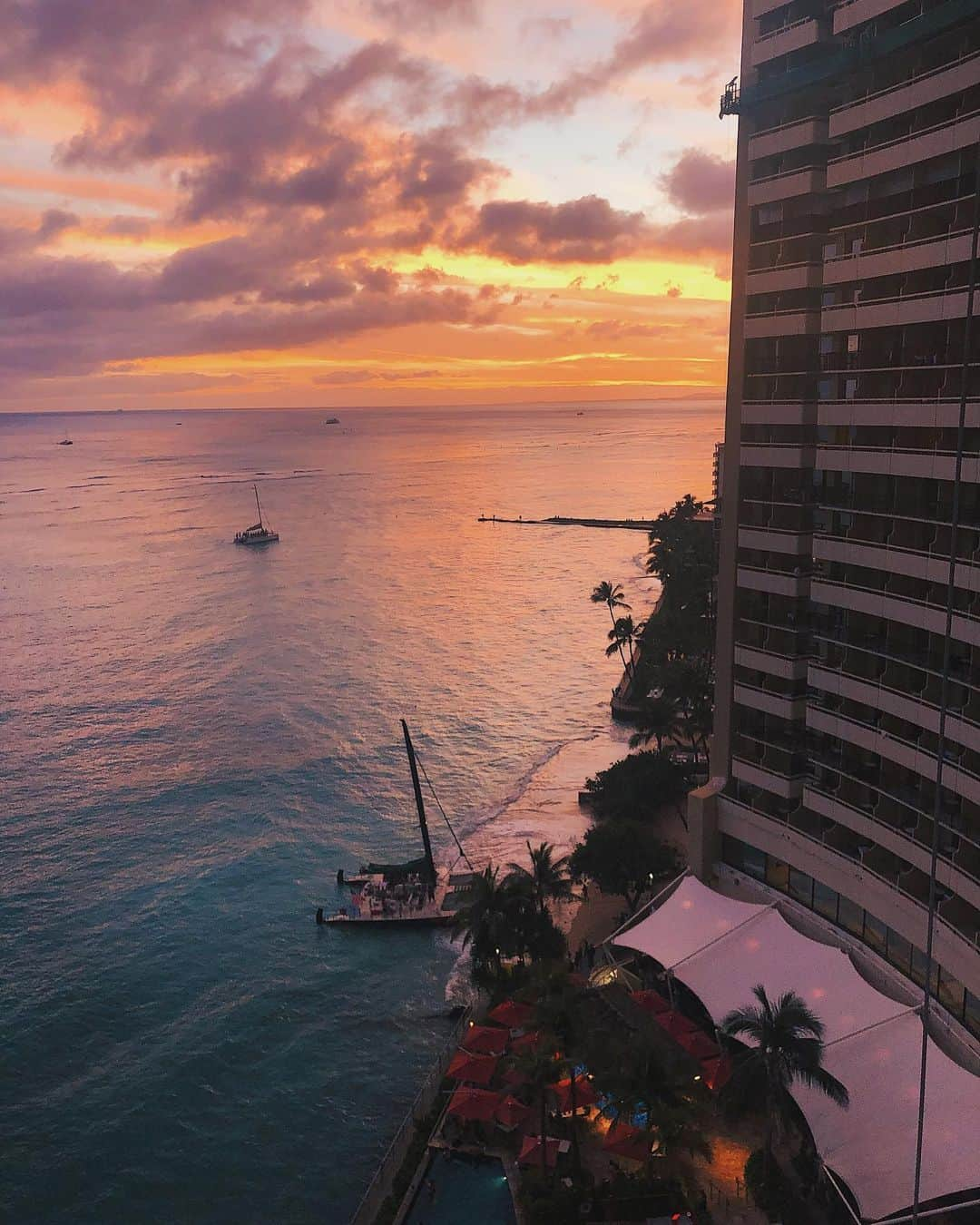 Cody Higaさんのインスタグラム写真 - (Cody HigaInstagram)「ハワイの最高な景色たち🌊🌴🌺 ちなみに全部iPhoneX撮影です！凄すぎない？ . #0509」5月9日 22時02分 - cody.1222