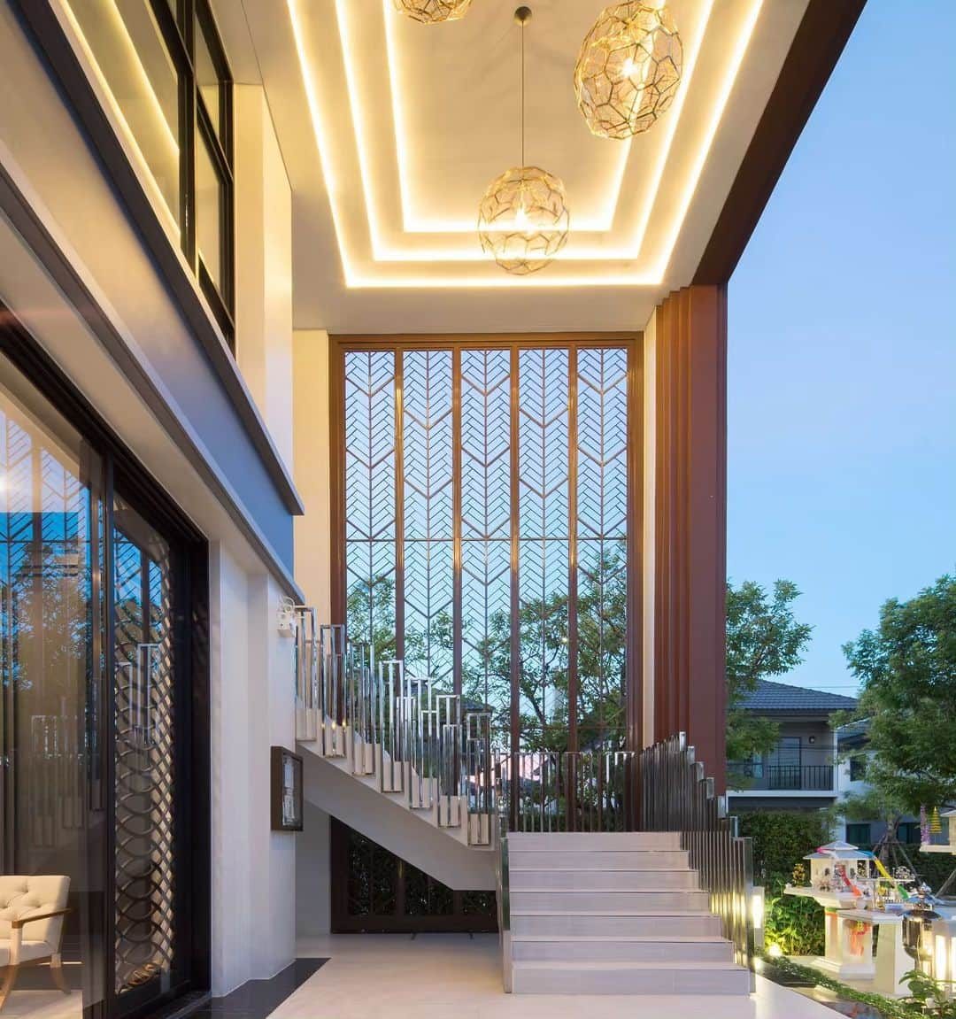 Architecture - Housesさんのインスタグラム写真 - (Architecture - HousesInstagram)「Swipe left! What do you think about this home in #Bangkok designed by @forxdesignstudio . 📸 Tinnaphop Chawatin . #luxury #luxuryhome #architect #luxuryhouse #arquitectura #luxurylife #luxurylifestyle #_archidesignhome_  #instadaily #homes #homestyle #instagood #homestyling #madrid #barcelona #españa #architecture #architectureporn #design #modern #architects #interiordesign #instahome」5月9日 22時14分 - _archidesignhome_