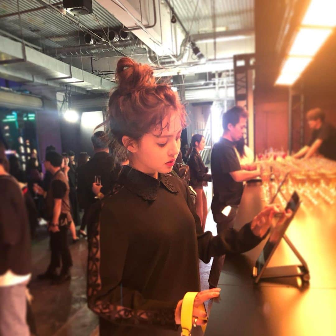 加藤ナナさんのインスタグラム写真 - (加藤ナナInstagram)「@fendi さんのpartyへ🍸💕﻿ 事務所の先輩の吉岡さんにも会えて﻿ 嬉しかった🥰❣️﻿ ﻿ #FendiRomAmor﻿ #fisforfendi #すごい連呼😂」5月9日 22時14分 - katouchan