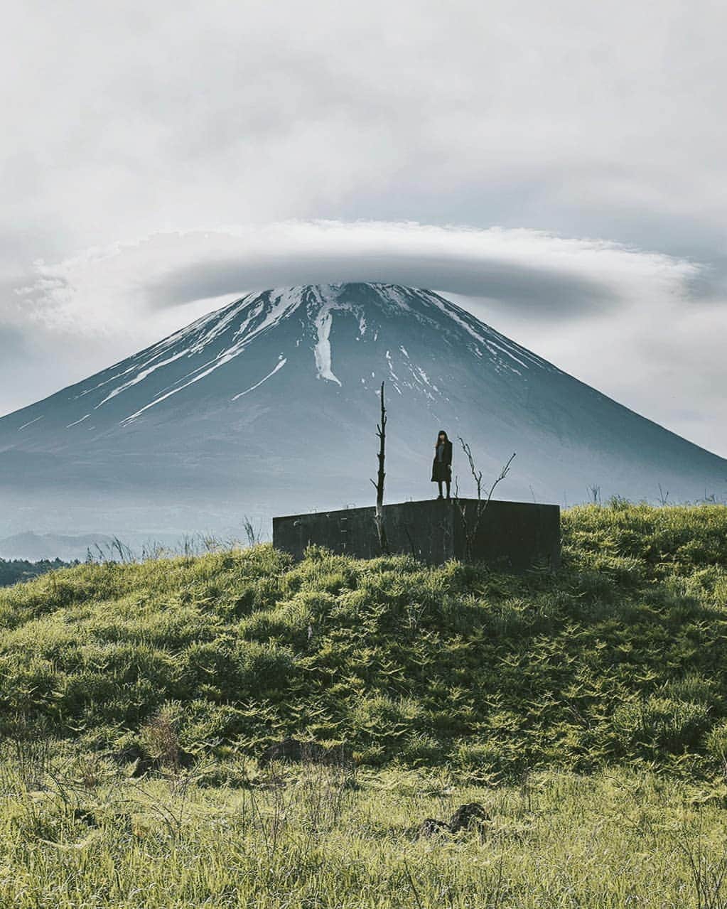 Berlin Tokyoさんのインスタグラム写真 - (Berlin TokyoInstagram)「🗻 Embracing the silence. . . 📍 Mount-Fuji #japan」5月9日 22時21分 - tokio_kid