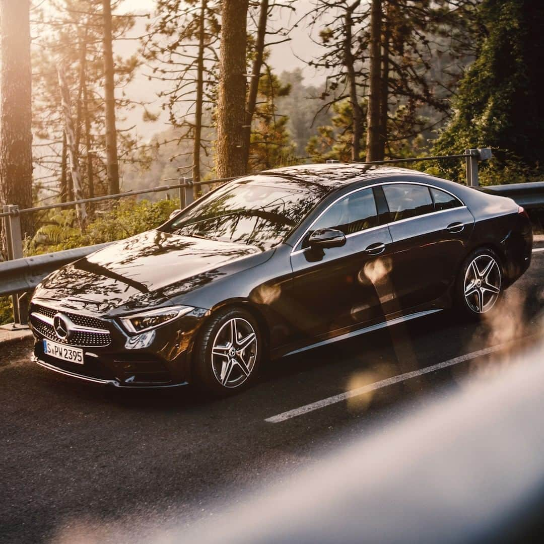 メルセデス・ベンツさんのインスタグラム写真 - (メルセデス・ベンツInstagram)「Conquering the road with the Mercedes-Benz CLS 400 d 4MATIC Coupé. 🌟 📸: @moritzkluth for #MBsocialcar [Mercedes-Benz CLS 400 d 4MATIC | Kraftstoffverbrauch kombiniert: 6,0–5,7 l/100 km | CO₂-Emissionen kombiniert: 158–152 g/km | mb4.me/nefz]  #Mercedes #MBCar #Car #Cars #Cartastic #carsofinstagram #InstaCar #MercedesCLS #CLS #MercedesBenz #CLS400d #sunset」5月9日 22時30分 - mercedesbenz