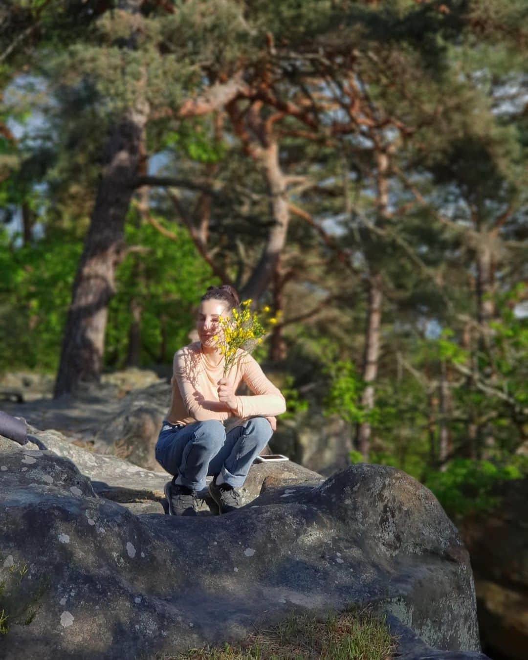 キャロライン・シノさんのインスタグラム写真 - (キャロライン・シノInstagram)「Quoi de mieux que de s’étirer en forêt🌲 à 5min de la maison? • Stretching and contemplating 🌲🙆‍♀️ @crimpoilofficial @arkose.climbing @snap.climbing . . . . . . . . #boulderinggirls #girlsboulder #climbinggirls #boulderingbabes #fitness #stretching #forest #nature #fontainebleau #fontainebleauforest #fontainebleaubouldering #climbing #bouldering #boulderinglife #restday #tree @fontainebleau_tourisme #fontainebleaumaville @villedefontainebleau #fitgirl #naturegirl #fitness #areyouami @scarpaspa @frictionlabs」5月9日 22時30分 - carosinno