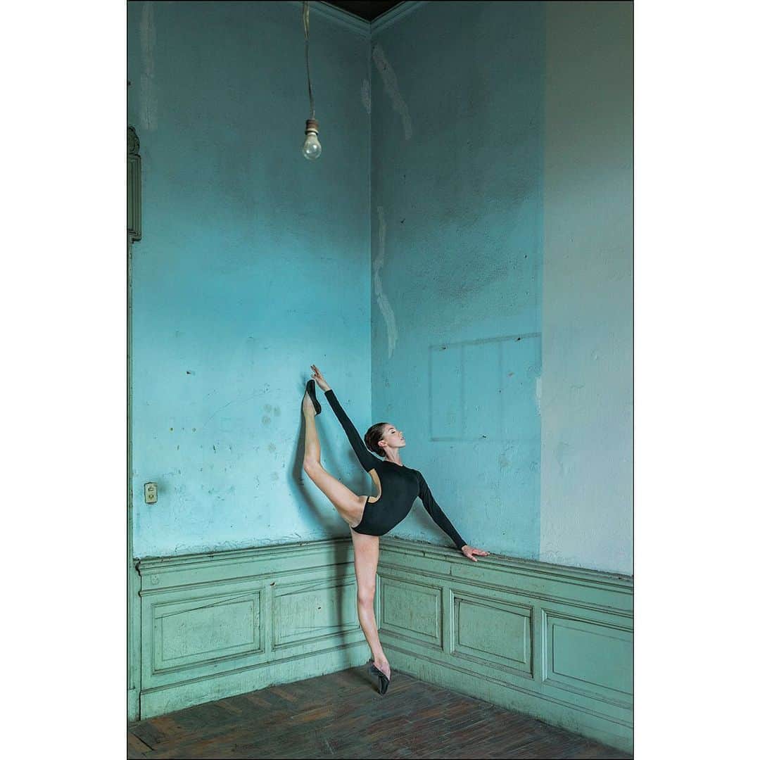 ballerina projectさんのインスタグラム写真 - (ballerina projectInstagram)「Katie Boren in Buenos Aires. #ballerina - @katieboren1 #buenosaires #argentina #ballerinaproject #ballerinaproject_ #ballet #pointe #katieboren  With the upcoming conclusion of the Ballerina Project limited edition prints will be only available for purchase until the beginning of June 2019. Link is in our Instagram profile to purchase one today.  The Ballerina Project book is now available for pre-order. Go to @ballerinaprojectbook for pre-order link and info. #ballerinaprojectbook」5月9日 22時32分 - ballerinaproject_