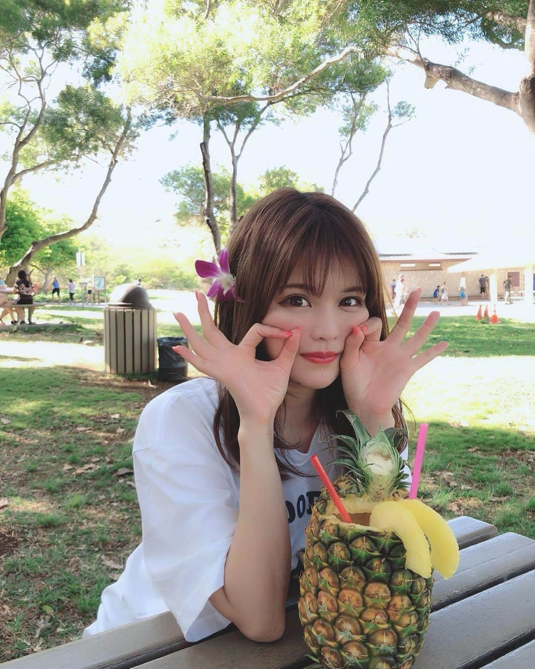 ななぴさんのインスタグラム写真 - (ななぴInstagram)「ぱいなぽー🤩🍍 このジュース本当に美味しかった🍹  #ハワイ #旅行好き #自撮り #女子旅 #白T #パインジュース #ハワイ旅行 #海外旅行 #ホノルル #ワイキキ #ダイアモンドヘッド」5月9日 22時38分 - __nanapgram__