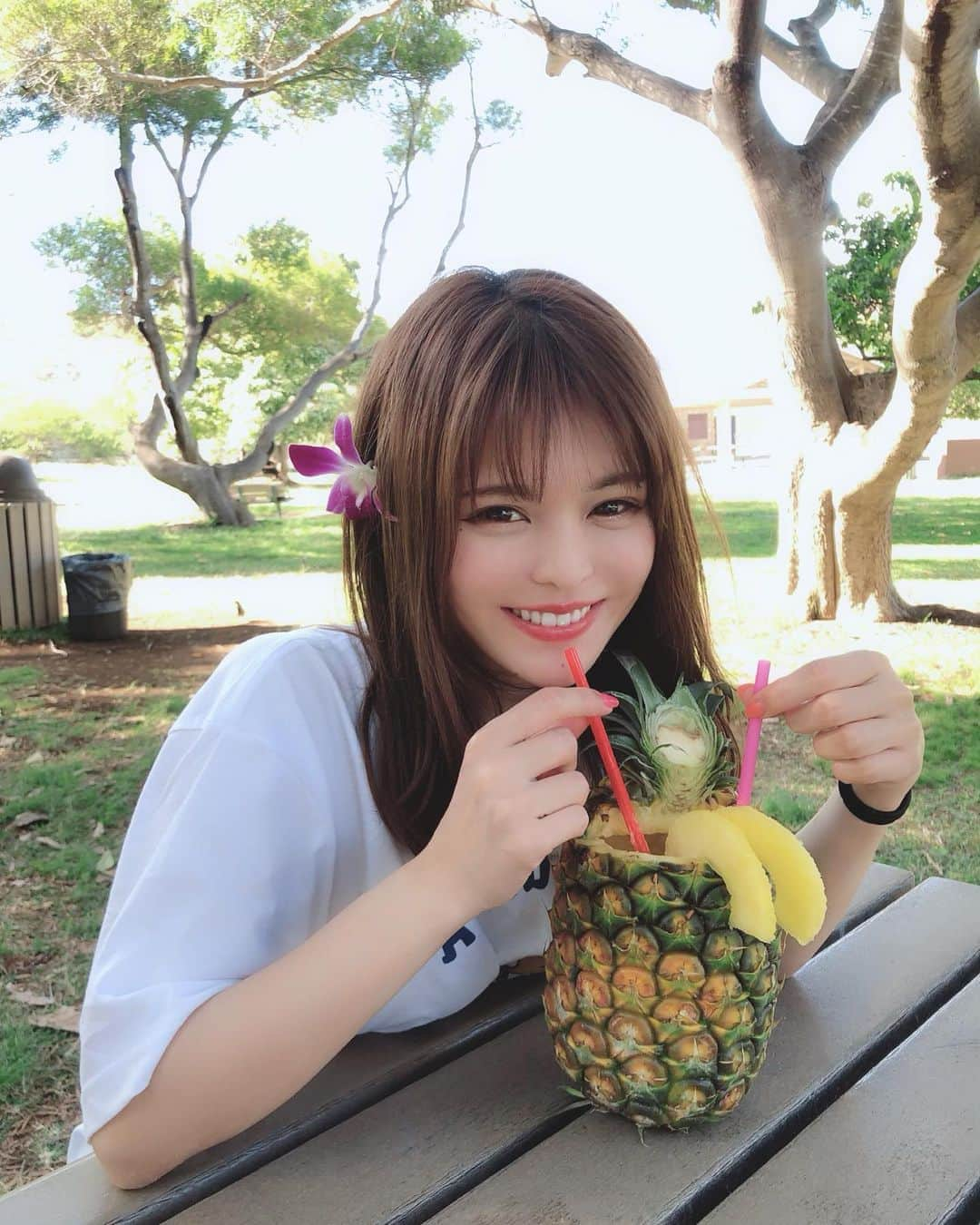 ななぴさんのインスタグラム写真 - (ななぴInstagram)「ぱいなぽー🤩🍍 このジュース本当に美味しかった🍹  #ハワイ #旅行好き #自撮り #女子旅 #白T #パインジュース #ハワイ旅行 #海外旅行 #ホノルル #ワイキキ #ダイアモンドヘッド」5月9日 22時38分 - __nanapgram__