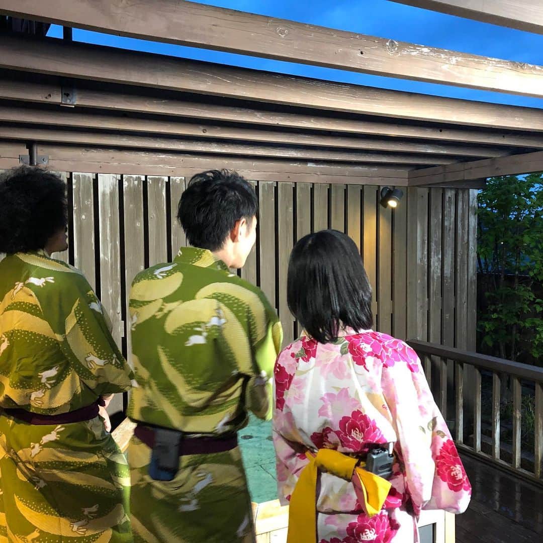 菅原智郁さんのインスタグラム写真 - (菅原智郁Instagram)「. ⸜🌷︎⸝‍Twitterフォローおねがいします →tomotomokaaaa⸜🌷︎⸝‍ . . さて もうストーリーをご覧になってわかっちゃった方も多いと思いますが…笑 先日、最高におもしろい方々とロケをしてきました🤣✨ 東北中央自動車道 南陽高畠⇔山形上山間の開通を記念して、山形・宮城・福島で放送される番組です！ 南東北に住んでるみなさん、お見逃しなくーー！！！ おいしいものたくさん食べて、SNSスポットにもいきました！ 放送日等 詳しくはまた後日お知らせします💓 .  #山形 #福島 #宮城 #かみのやま温泉 #上山 #浴衣 #旅館 #米沢 #温泉 #ロケ #芸人 #取材 #山形テレビ #アナウンサー #菅原智郁」5月9日 22時39分 - tomotomokaaaa22
