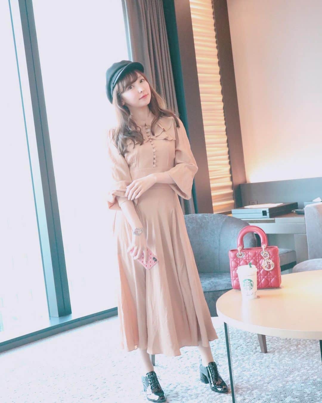 のインスタグラム：「＊﻿ coordinate 。♡﻿ ﻿ 形がとっても綺麗なワンピ 。♡ デザインも本当に可愛い！﻿ ﻿ onepiece:numeroventuno ﻿ shoes:miumiu﻿ ﻿ bag:dior﻿ ﻿ hat:ca4la﻿ ﻿ ﻿ #coordinate #code #outfit #ootd #wear #fashion #おまみ服 #miumiu #ca4la #n21 #dior #diorbag #christiandior #numeroventuno #onepiece #ワンピース #コーデ #ミュウミュウ #キャスケット #ヌメロヴェントゥーノ #ディオール #ディオールバッグ #クリスチャンディオール #カシラ #ファッション #コーディネート #キャスケットコーデ #ファッションコーデ #ladydior」