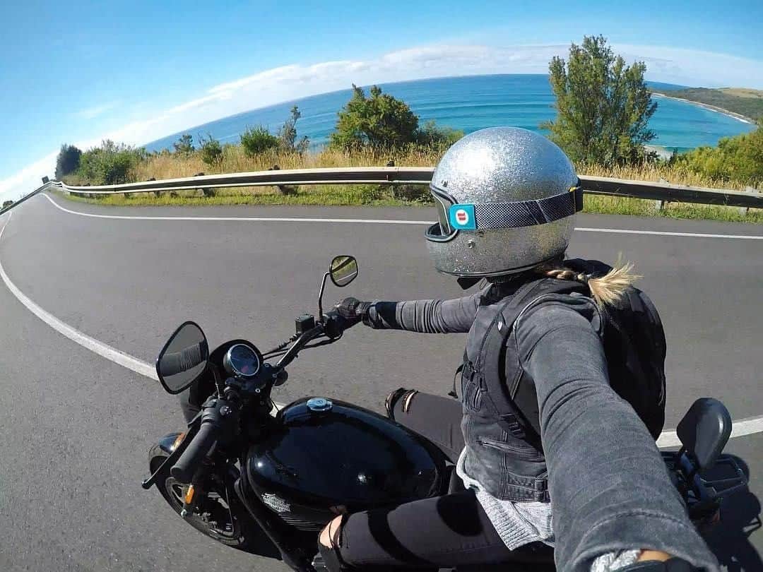 Harley-Davidsonさんのインスタグラム写真 - (Harley-DavidsonInstagram)「Australia’s Great Ocean Road looks better #BehindBars. 🌊 📷@jaimimuggeridge  #HarleyDavidson #FindYourFreedom」5月9日 23時00分 - harleydavidson