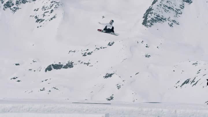 のインスタグラム：「@annagassersnow back at it with another first, landing a cab double cork 1260. Like a boss. 🙌 And apparently it was her first try, too. 👑 Congrats, Anna, you are a legend.」