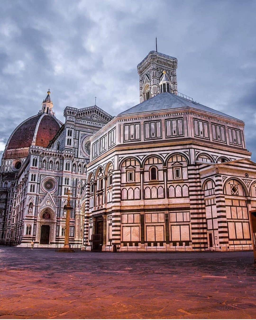 Live To Exploreさんのインスタグラム写真 - (Live To ExploreInstagram)「Slideshow of Florence, Italy  Photo 1 by @travelgram_ov Photo 2 by @goldenview_firenze Photo 3 by @giangliet Photo 4 by @brigrc Photo 5 by @dejalanuit Photo 6 by @dorpell Photo 7 by @matterarts_ #WeLiveToExplore」5月9日 22時53分 - welivetoexplore