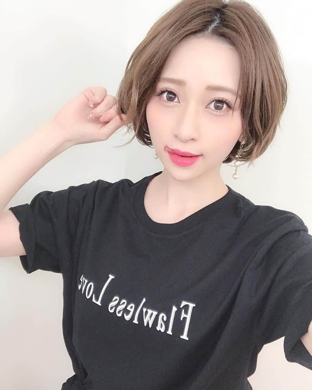 のインスタグラム：「❤️❤️❤️❤️❤️❤️❤️❤️❤️❤️❤️ * 5月は予定つめつめであっという間に終わってしまいそう😳✨ GWは親戚がいる#仙台 に行ったくらいで普段と変わらずな生活でしたが、寒かったり暑かったりで体調管理しっかりしないと倒れそうな予感😵💦 寝る前にマヌカハニー舐めて喉のケアしてるけど効いてるのかは謎☺️🍯💛笑」