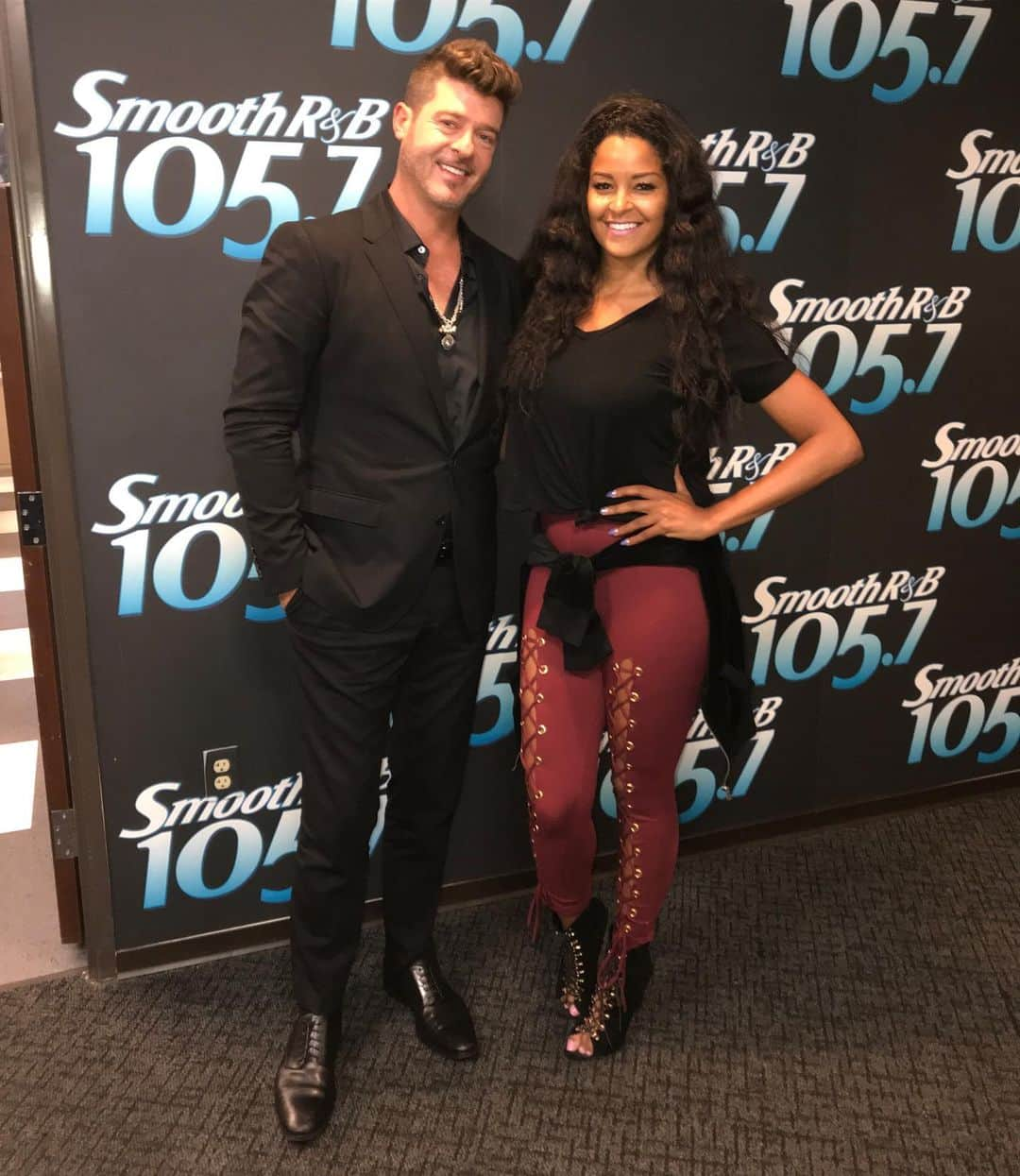 クラウディア・ジョーダンさんのインスタグラム写真 - (クラウディア・ジョーダンInstagram)「@robinthicke on our show today! Great guy. Support his new song That’s What Love Can Do. Out now! #RobinThicke Tune In now for the second half of our interview」5月9日 22時55分 - claudiajordan