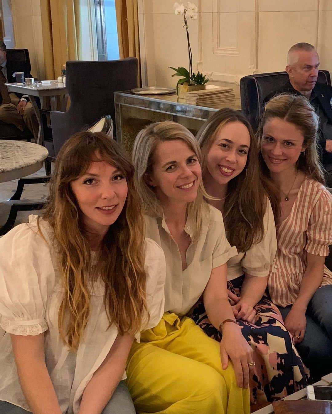 クレア・コフィーさんのインスタグラム写真 - (クレア・コフィーInstagram)「WHAT A NIGHT. @carnegiehall double bill and champagne dreams with these beauts.  I ❤️ NY. @punchbrothers @nickelcreek」5月9日 22時57分 - clairecoffee