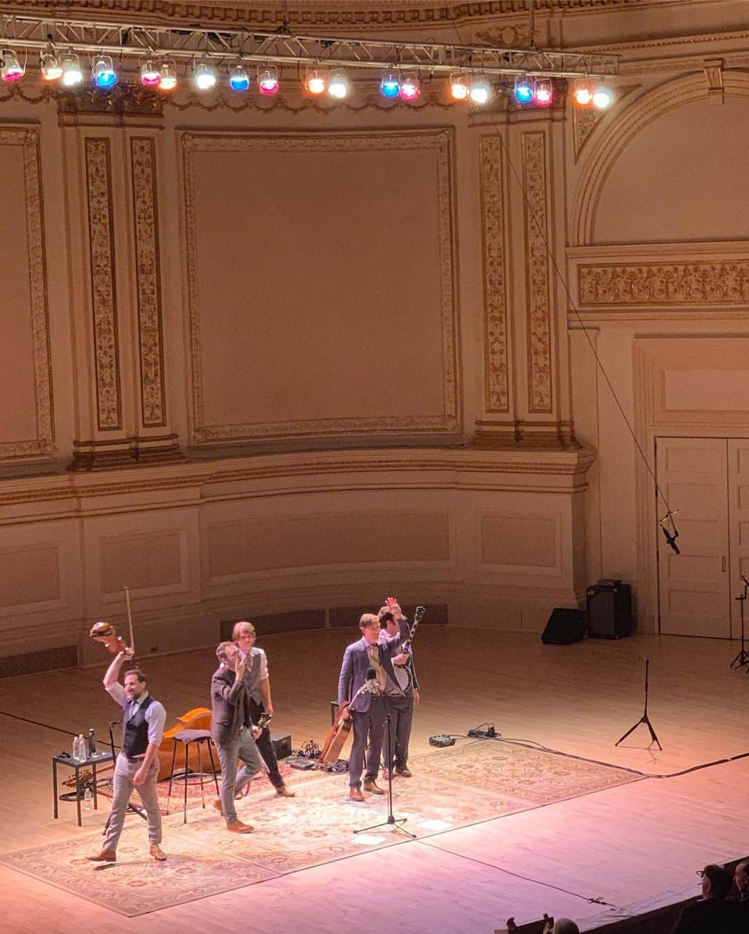 クレア・コフィーのインスタグラム：「WHAT A NIGHT. @carnegiehall double bill and champagne dreams with these beauts.  I ❤️ NY. @punchbrothers @nickelcreek」