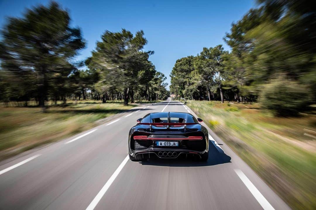 ブガッティさんのインスタグラム写真 - (ブガッティInstagram)「To experience the Chiron Sport’s breathtaking speed and dynamics, the curvy roads around Paul Ricard at the Côte d’Azur are the perfect setting. Are you ready?  #Bugatti #Chiron #ChironSport #BugattiChiron #BugattiChironSport #OnlyChirons #BestBugattiShots #BugattiTrackDay #HyperSportCars #SuperSportCars」5月9日 22時58分 - bugatti