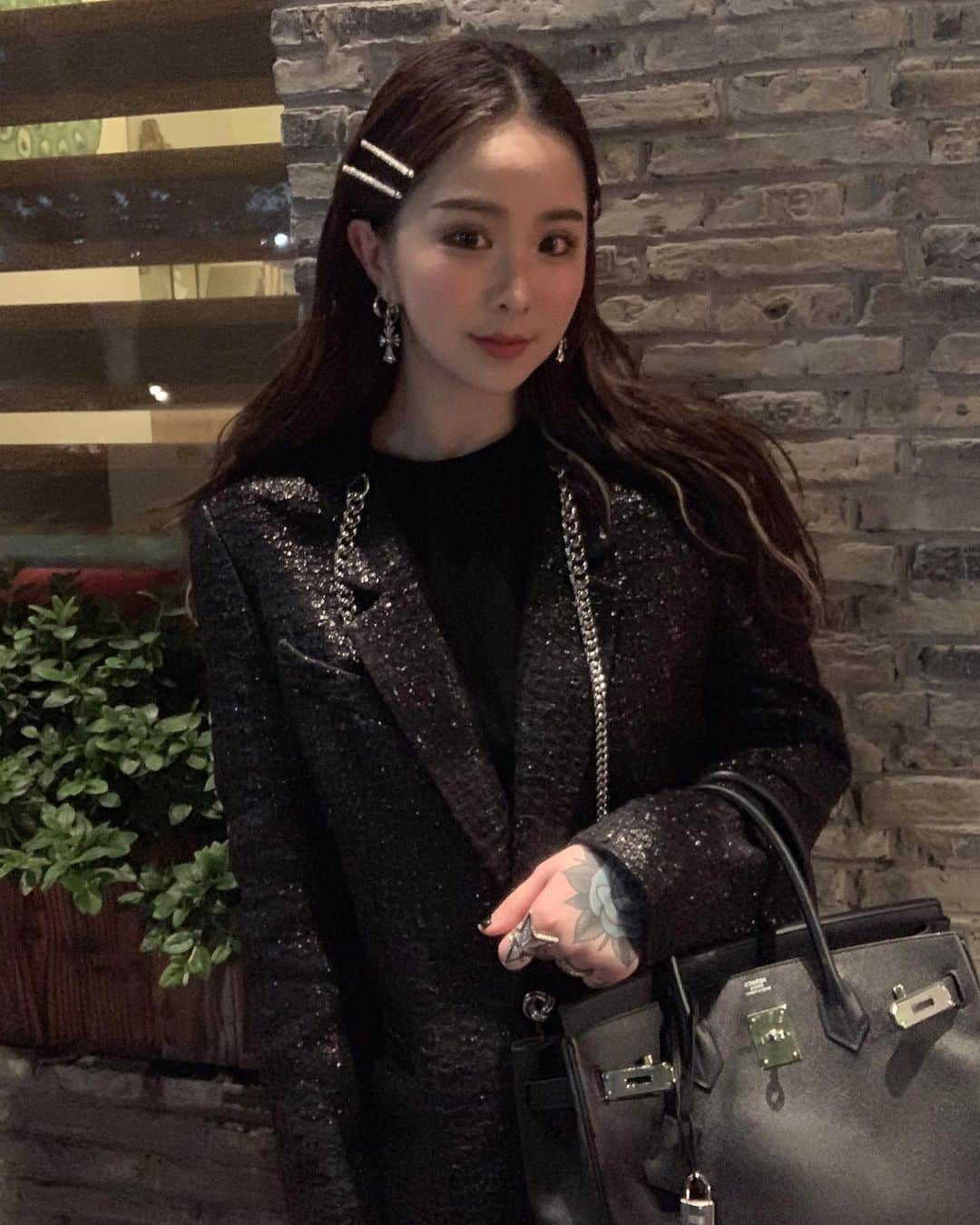 Abby Chenのインスタグラム：「上海忙完接下來又要在外飛奔兩週才回來」