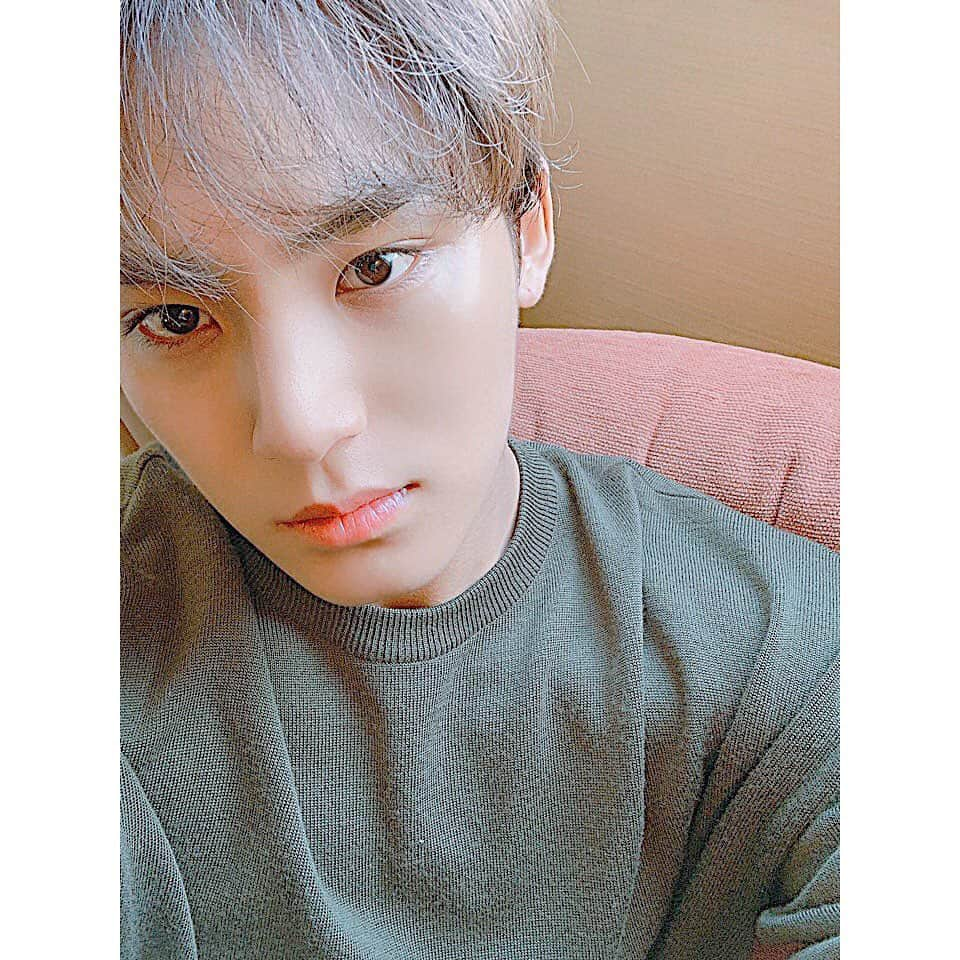 SEVENTEENさんのインスタグラム写真 - (SEVENTEENInstagram)「[17'S] SEVENTEEN INSTAGRAM 5M❤️ FOLLOWER SELFIE PARTY 🥳 #SVTCARATSTAGRAM #SELFIEPARTY 🎉  #민규 #준 #우지」5月9日 23時10分 - saythename_17