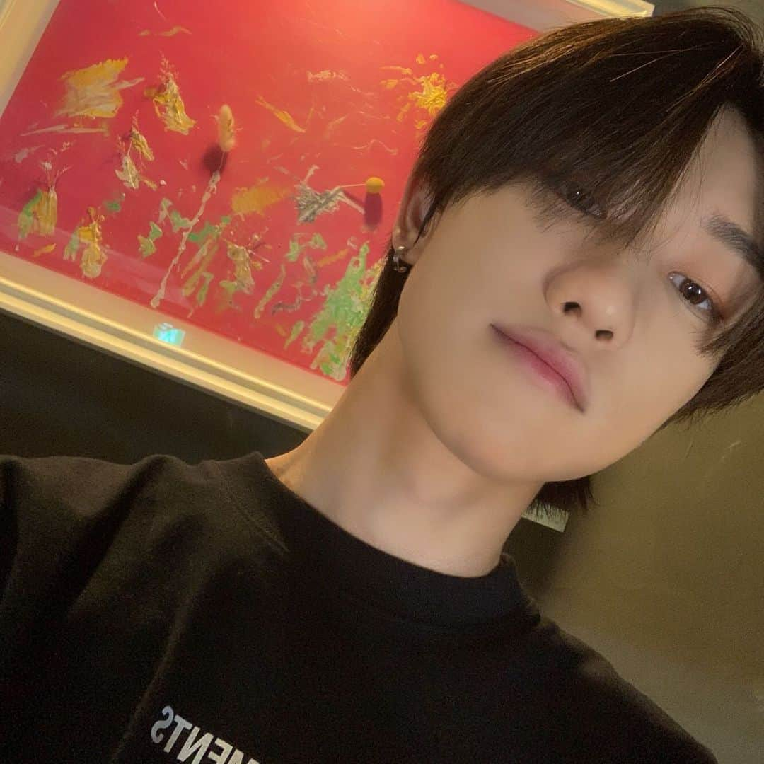 SEVENTEENさんのインスタグラム写真 - (SEVENTEENInstagram)「[17'S] SEVENTEEN INSTAGRAM 5M❤️ FOLLOWER SELFIE PARTY 🥳 #SVTCARATSTAGRAM #SELFIEPARTY 🎉  #승관 #디에잇 #에스쿱스」5月9日 23時12分 - saythename_17