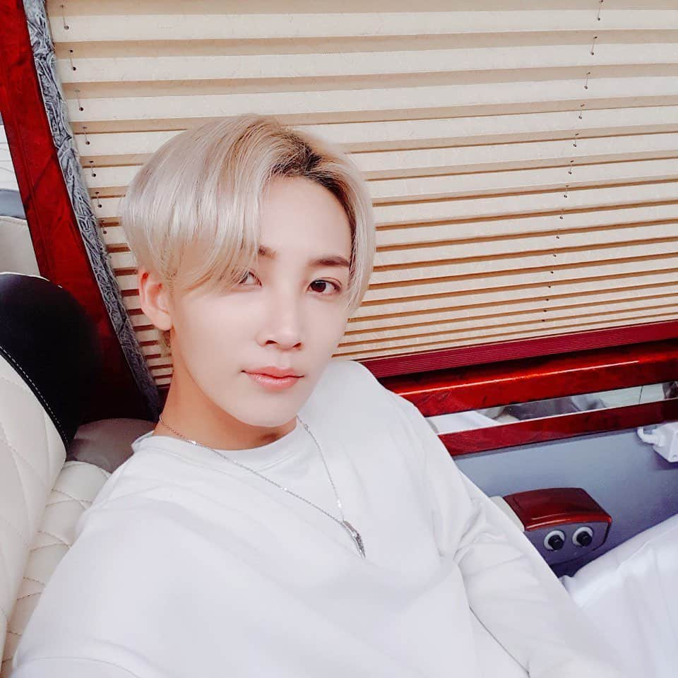 SEVENTEENさんのインスタグラム写真 - (SEVENTEENInstagram)「[17'S] SEVENTEEN INSTAGRAM 5M❤️ FOLLOWER SELFIE PARTY 🥳 #SVTCARATSTAGRAM #SELFIEPARTY 🎉  #정한 #조슈아 #호시」5月9日 23時13分 - saythename_17