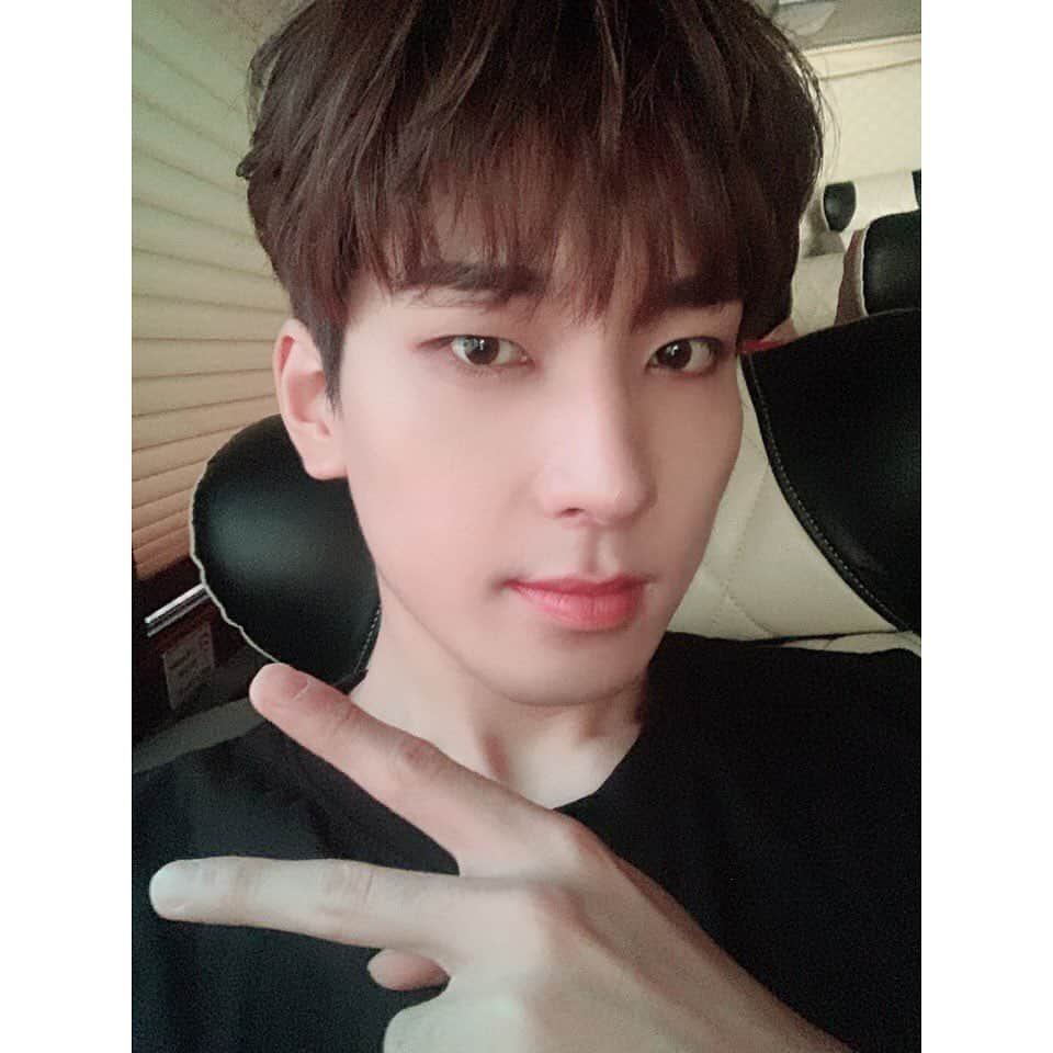 SEVENTEENさんのインスタグラム写真 - (SEVENTEENInstagram)「[17'S] SEVENTEEN INSTAGRAM 5M❤️ FOLLOWER SELFIE PARTY 🥳 #SVTCARATSTAGRAM #SELFIEPARTY 🎉  #원우 #버논 #도겸 #디노」5月9日 23時15分 - saythename_17