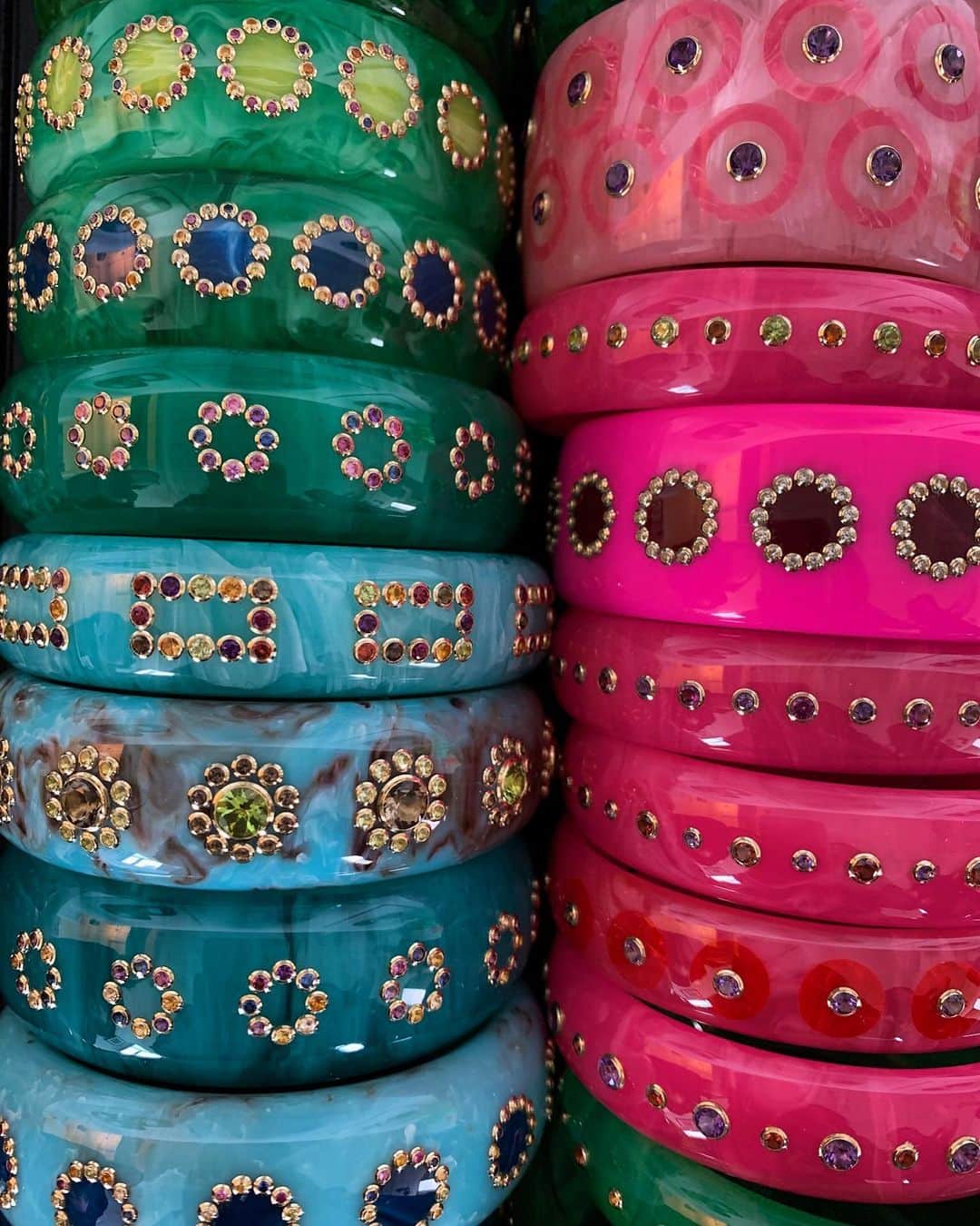 barneysnyofficialさんのインスタグラム写真 - (barneysnyofficialInstagram)「@markdavisjewelry’s beautiful bangles are uniquely handcrafted using recycled materials and precious gemstones. Discover more about their one of a kind pieces and take an inside look at their Greenpoint, Brooklyn studio in our IG stories.」5月9日 23時17分 - barneysny