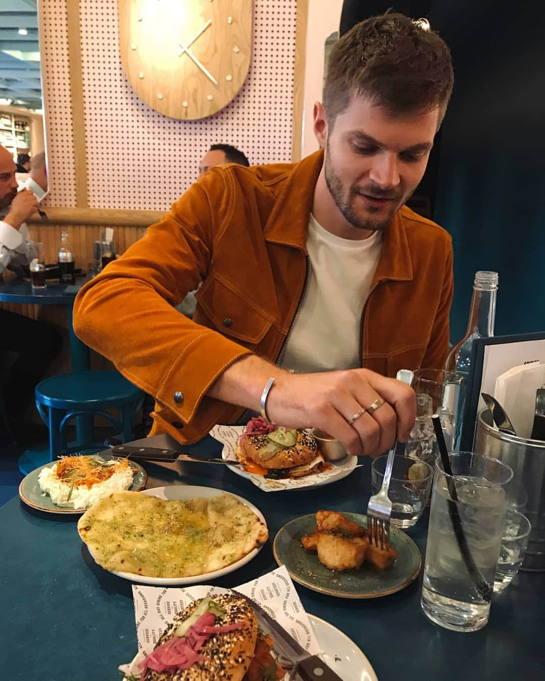 ジム・チャップマンさんのインスタグラム写真 - (ジム・チャップマンInstagram)「What did you have for lunch? I had about 6 different types of bread!」5月9日 23時26分 - jimchapman