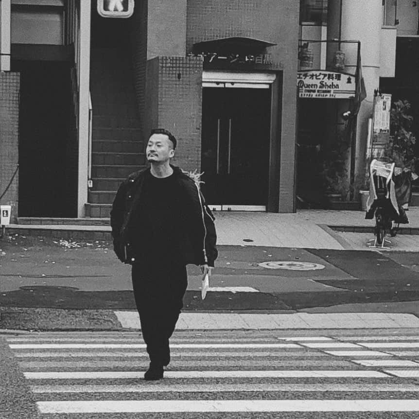 田中裕介のインスタグラム：「隠し撮りされた午後4時半。」