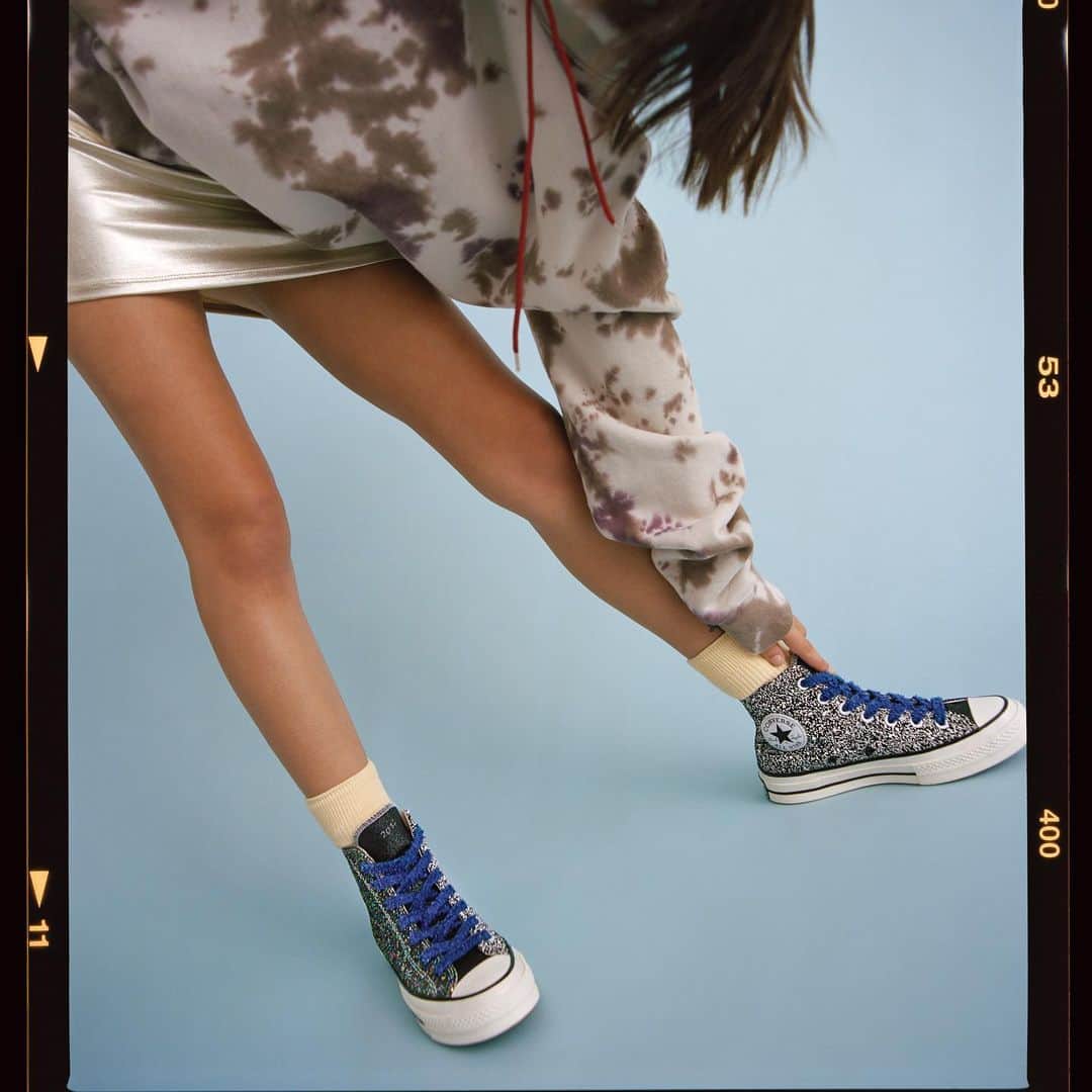 converseさんのインスタグラム写真 - (converseInstagram)「Classic Chuck Taylor upper. Exuberant all over rainbow-inspired glitter. A shoe that celebrates, and pushes, what an icon can be. Available now. #ConverseXJWAnderson」5月9日 23時25分 - converse