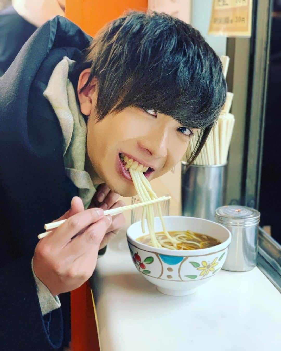 BOYS AND MENさんのインスタグラム写真 - (BOYS AND MENInstagram)「札幌キャンペーン終了しました😊 帰りは立ち食いそば屋さんでうどんを食べました🤭 イチモニ！ロケも参加させていただきました(^^) 5/14は本田が登場します🎉  #ボイメン #田村侑久 #水野勝 #本田剛文 #イチモニ #イチモニファミリー」5月9日 23時30分 - boysandmen_official