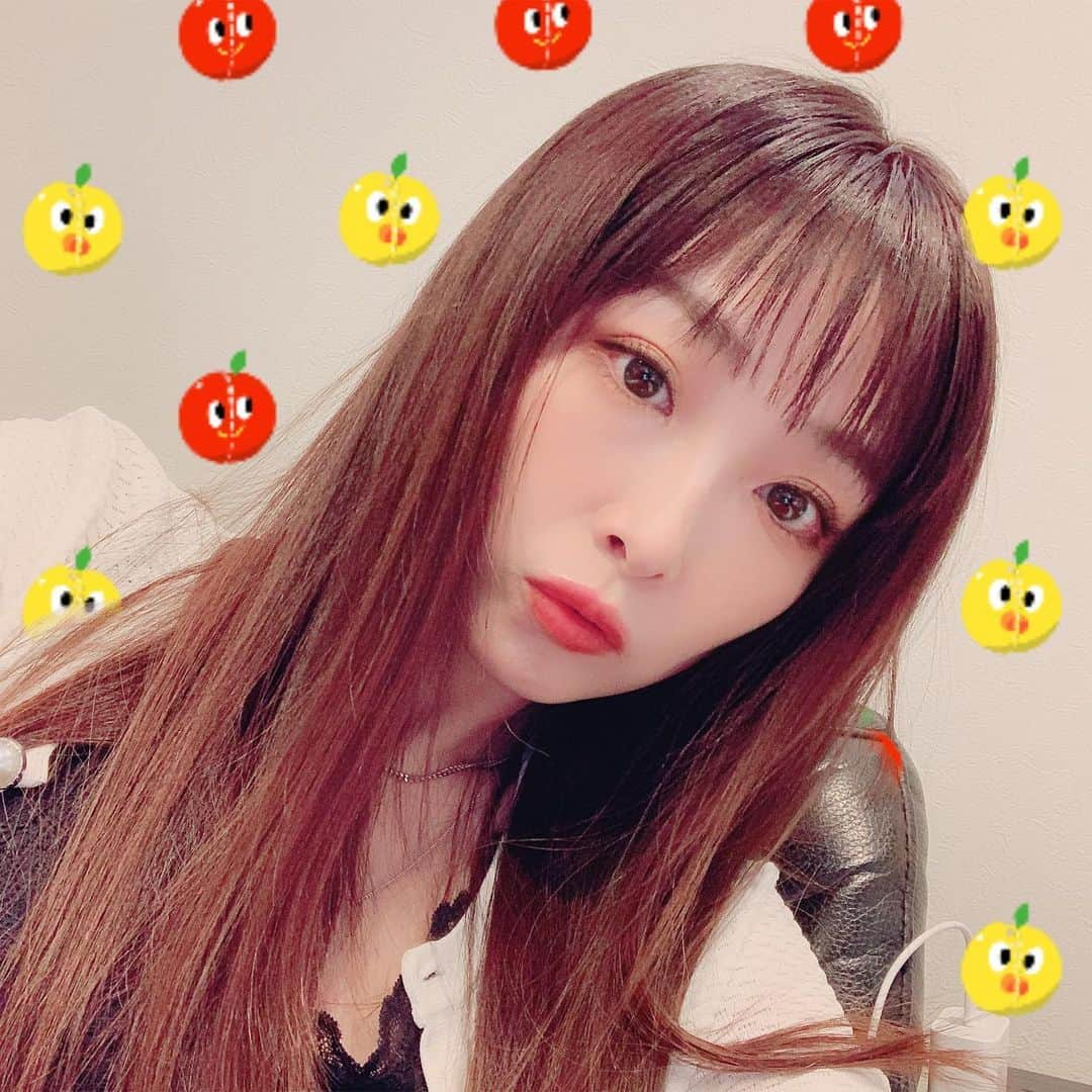 志摩夕里加のインスタグラム：「💇‍♀️💇‍♀️💇‍♀️💇‍♀️ ・ ・ #前髪切りました  #誰も興味ないか」