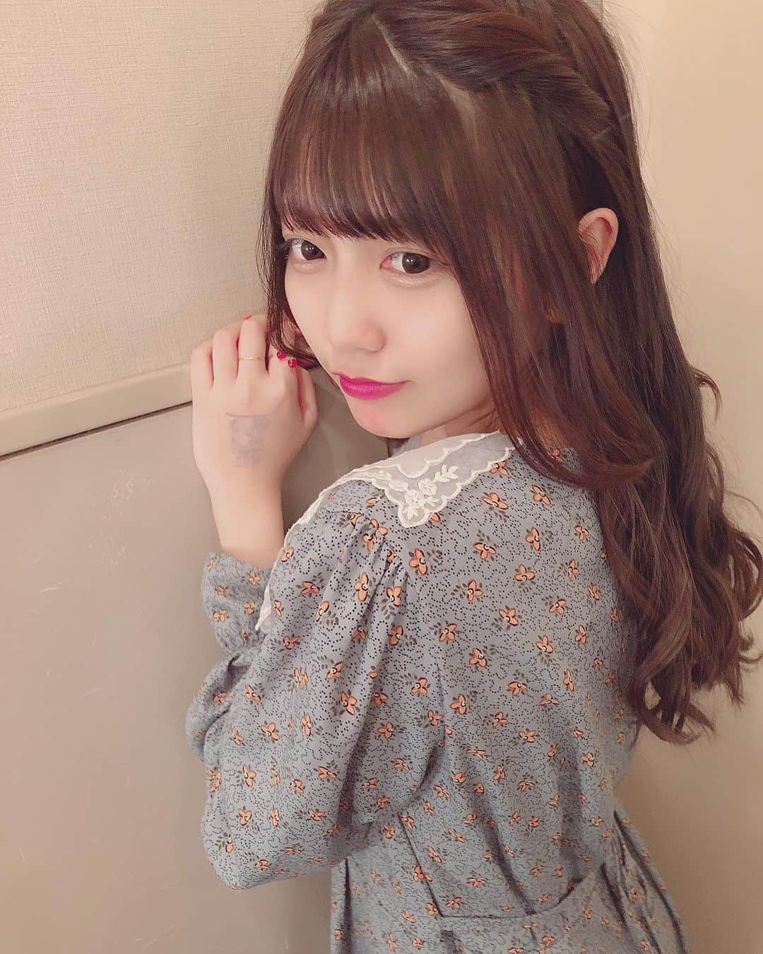 松下玲緒菜さんのインスタグラム写真 - (松下玲緒菜Instagram)「まきまきヘアアレンジしてみたよお #再入場スタンプ #ではない」5月9日 23時32分 - matsushita_reona